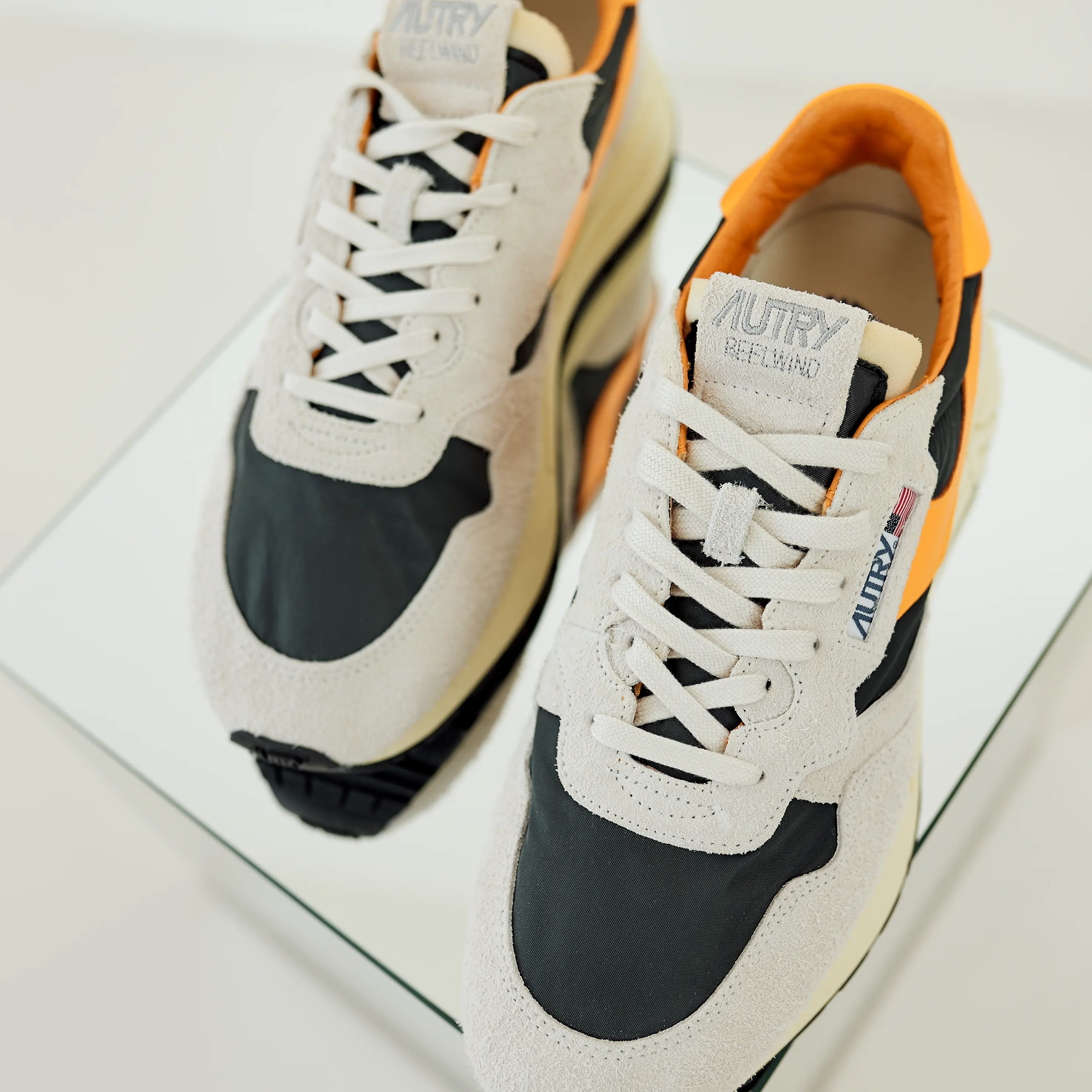 Autry Sneaker für Herren in grau und orange aus Leder 