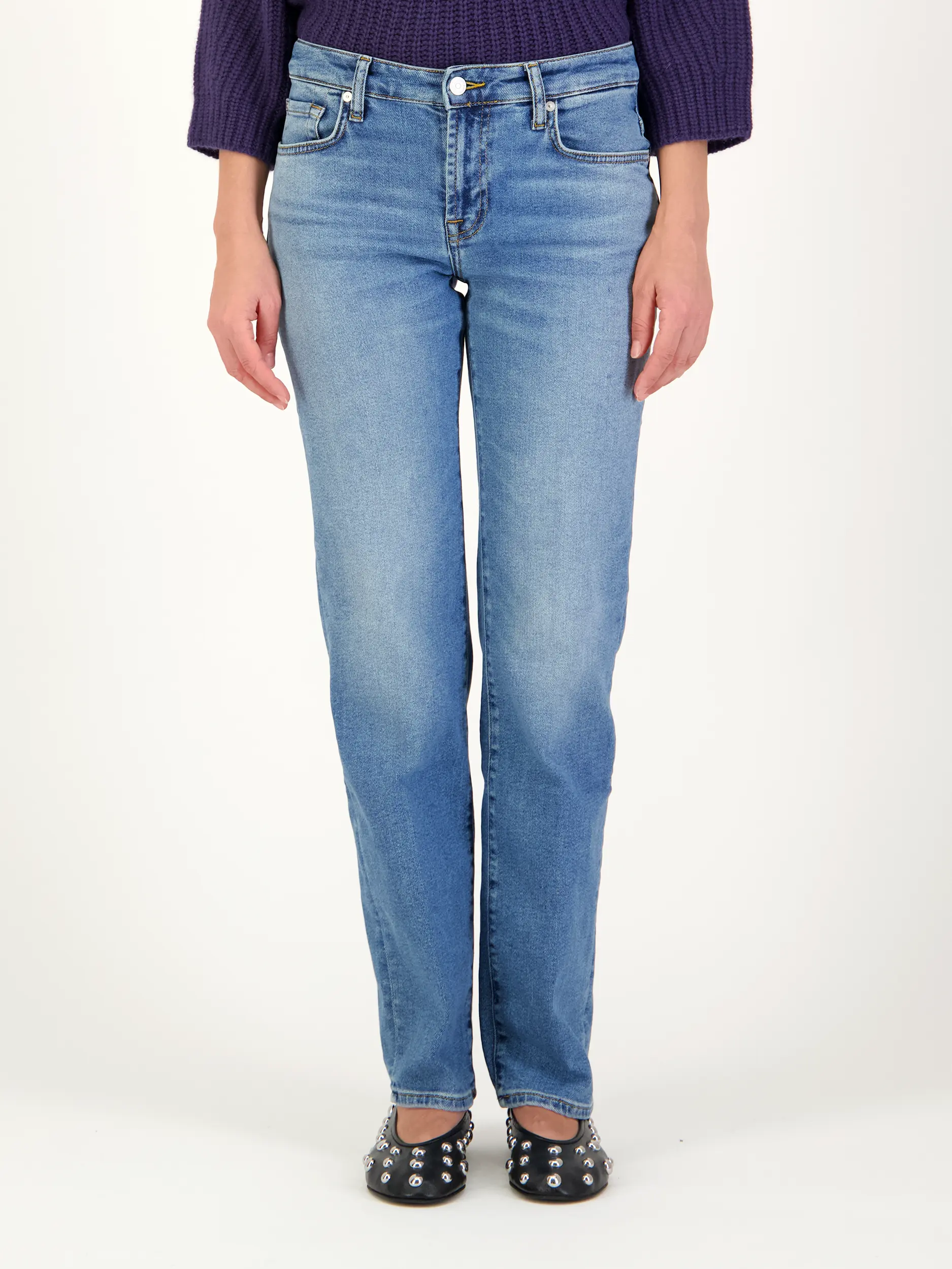 Mid Rise Straight Leg Jeans 'Calie Straight' - Artikel Vorderseite getragen von einem Modell - Farbe: Blau