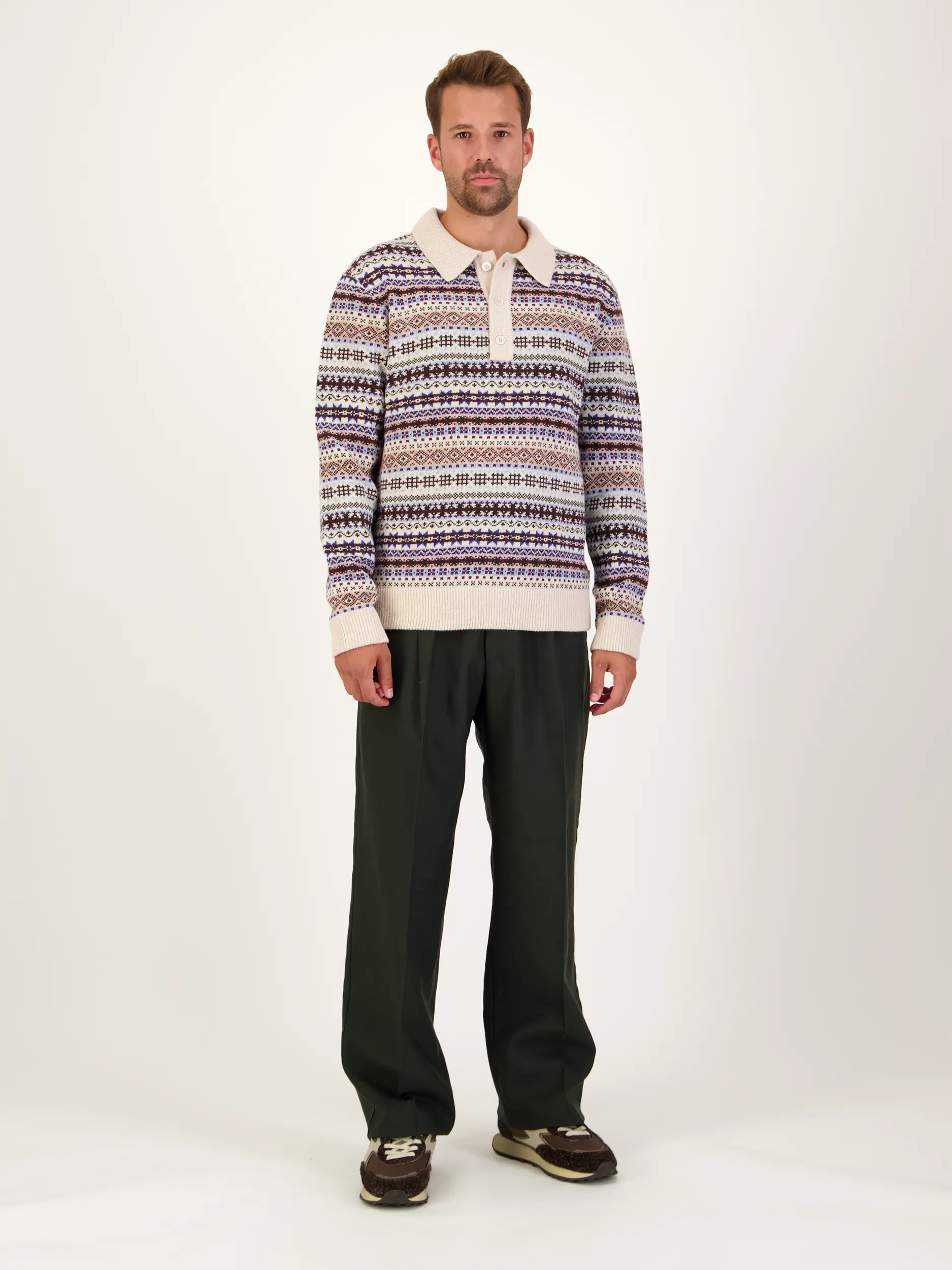 Gemusterter Pullover 'Robbie' aus Woll-Mix langarm - Artikel Teil eines Outfits getragen von einem Modell - Farbe: Beige