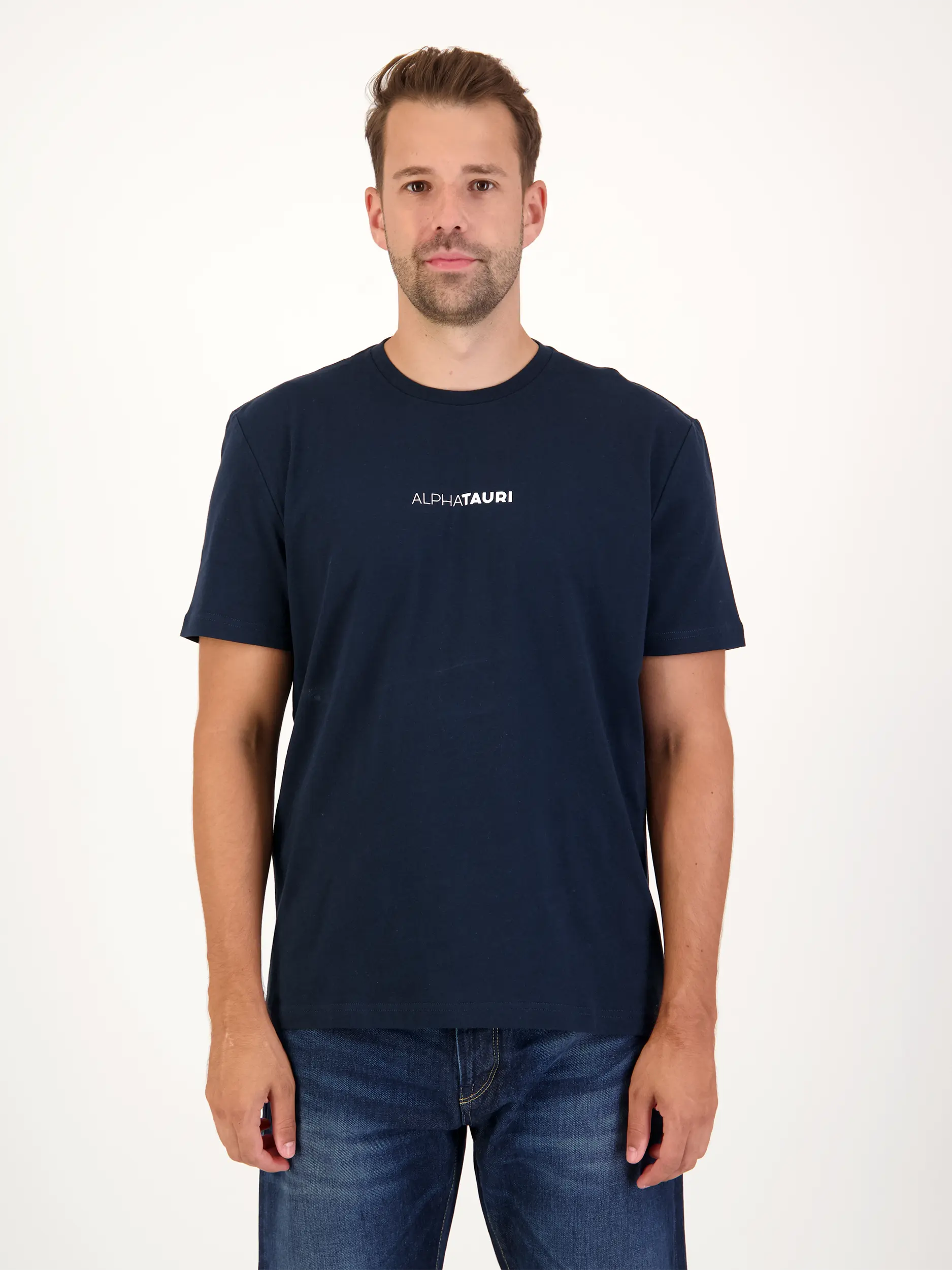 T-Shirt 'Jotto' - Artikel Vorderseite getragen von einem Modell - Farbe: Blau