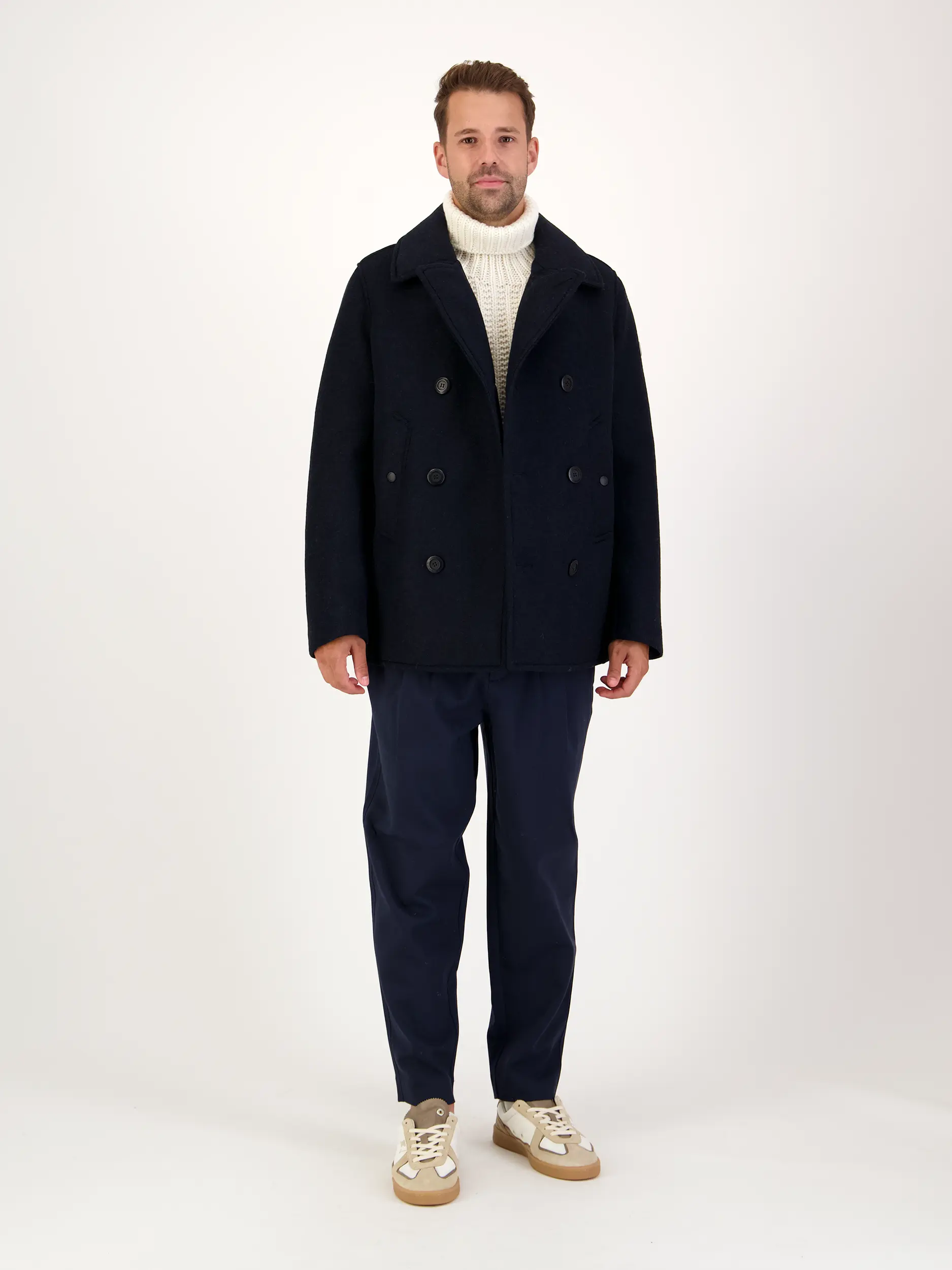Jacke 'Orata' - Artikel Teil eines Outfits getragen von einem Modell - Farbe: Blau