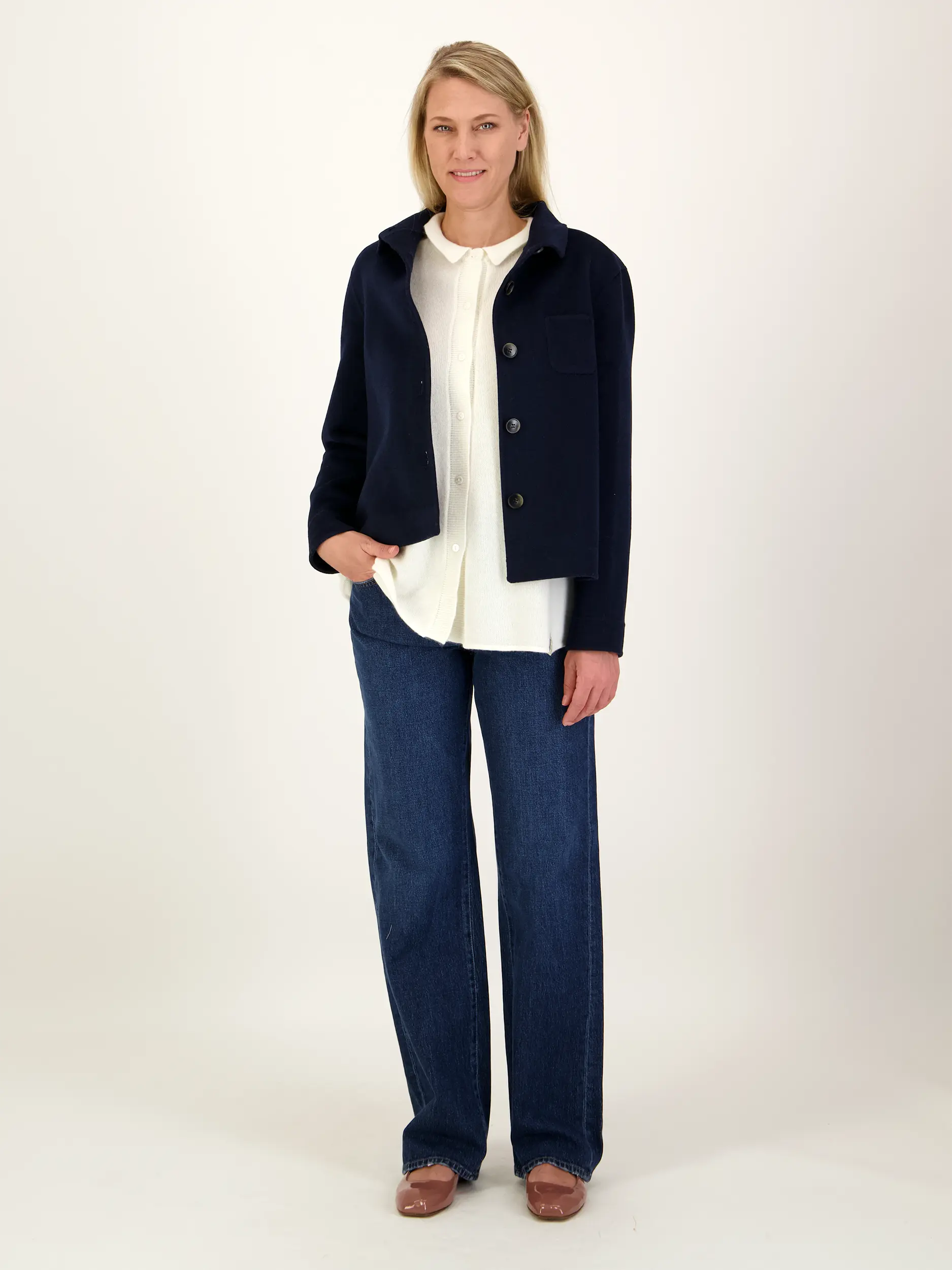Wolljacke - Artikel Teil eines Outfits getragen von einem Modell