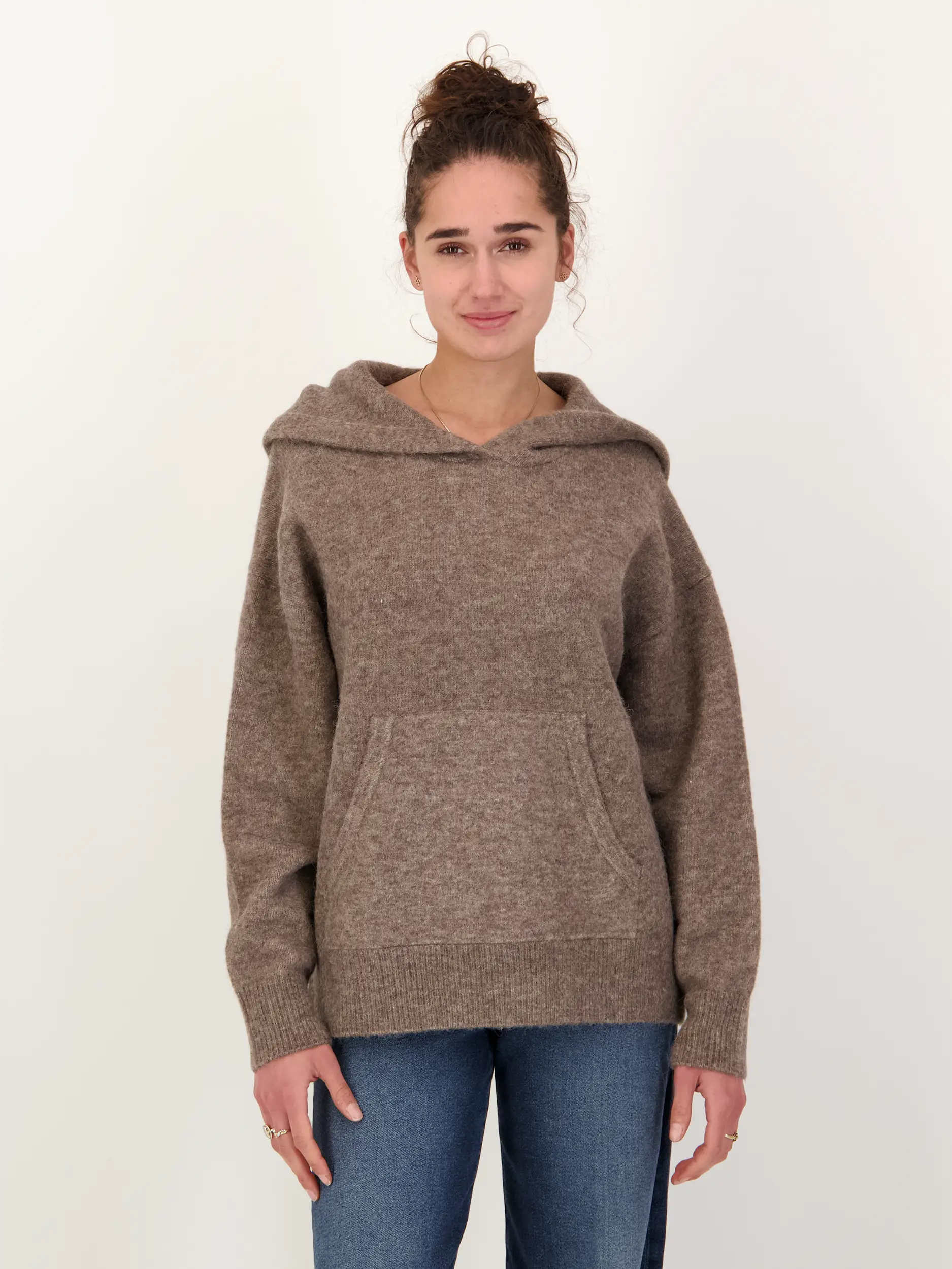 Pullover aus Wolle langarm - Artikel Vorderseite getragen von einem Modell - Farbe: Braun