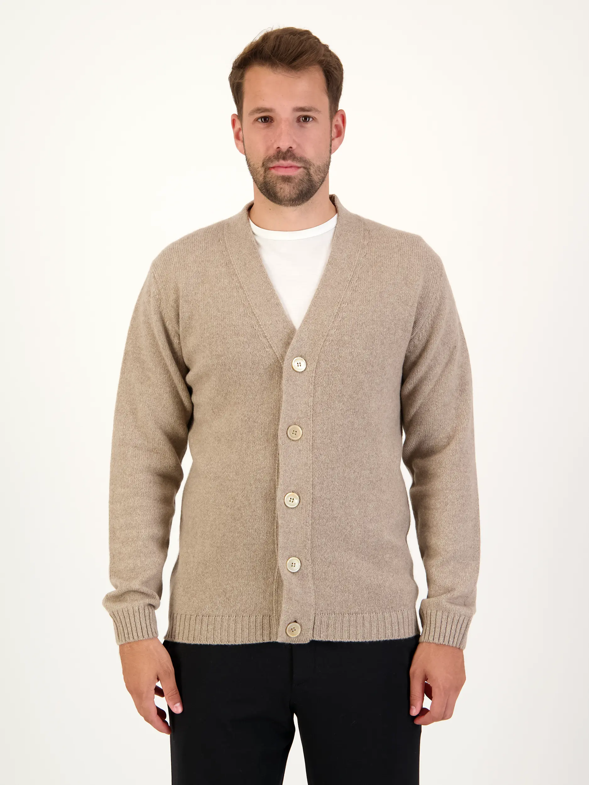 Strickjacke - Artikel Vorderseite getragen von einem Modell - Farbe: Beige