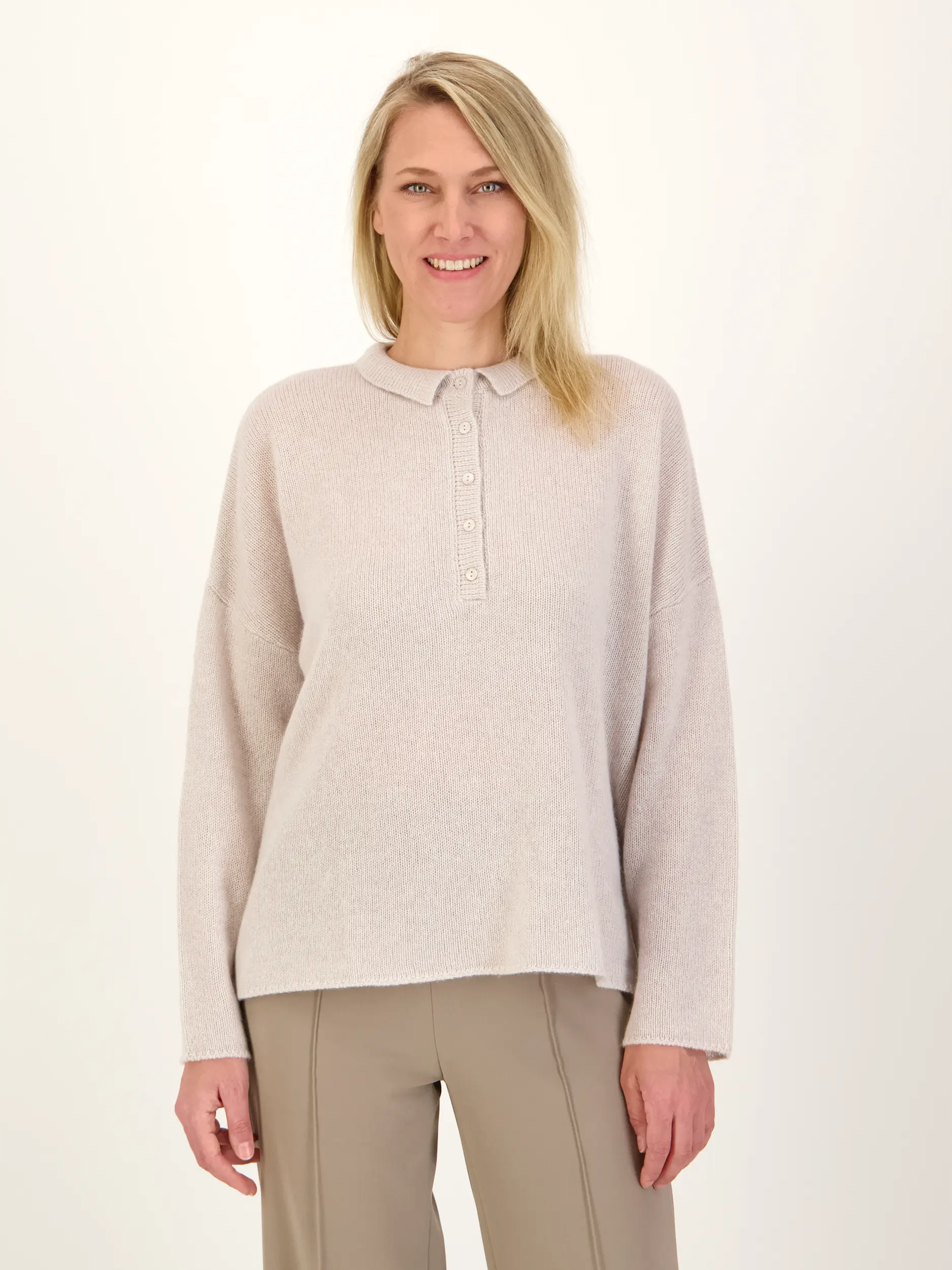 Pullover aus Cashmere langarm - Artikel Vorderseite getragen von einem Modell