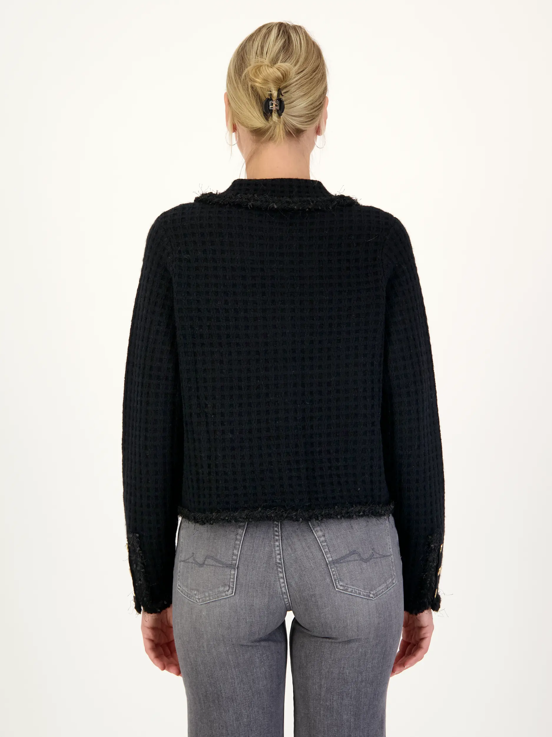 Strickjacke aus Wolle - Artikel Rückseite getragen von einem Modell - Farbe: Schwarz
