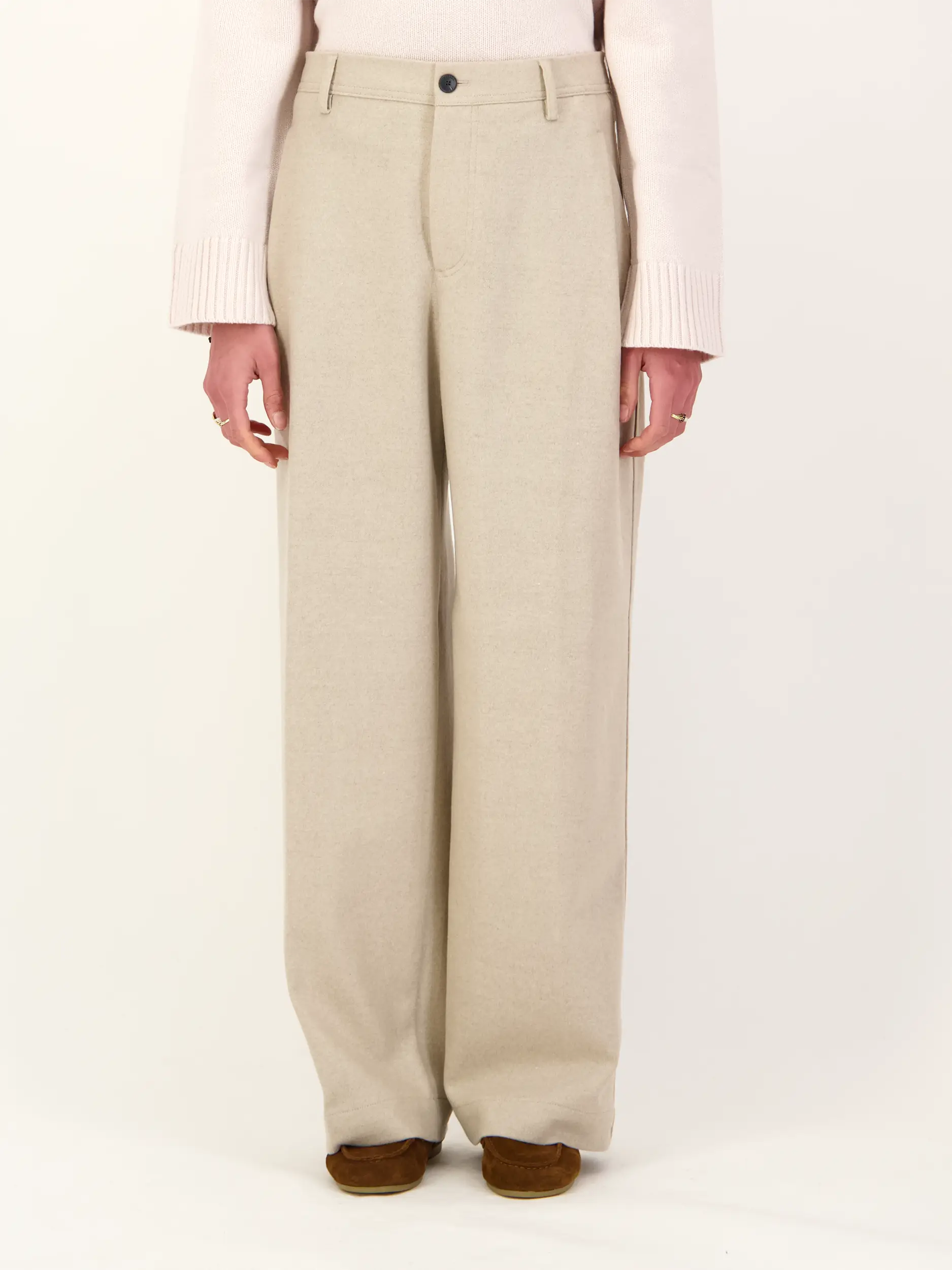 Wollhose 'Wrenna' - Artikel Vorderseite getragen von einem Modell - Farbe: Beige