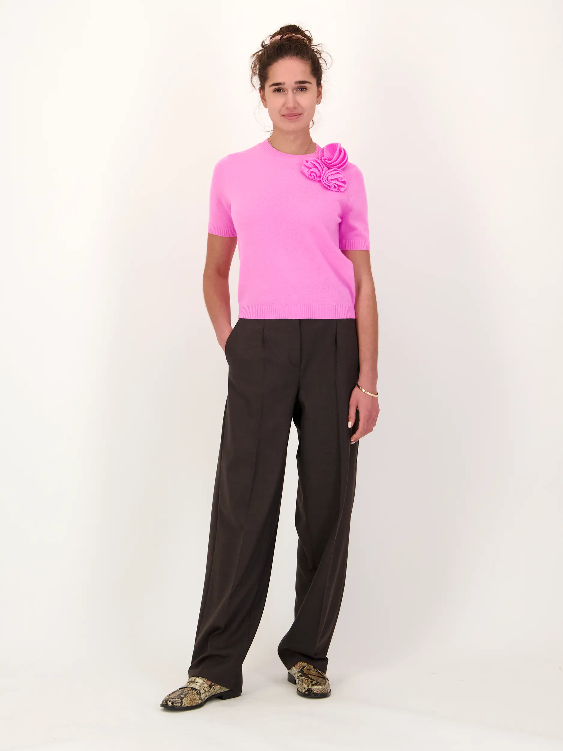 Wollhose 'Elyssa' - Artikel Teil eines Outfits getragen von einem Modell - Farbe: Braun