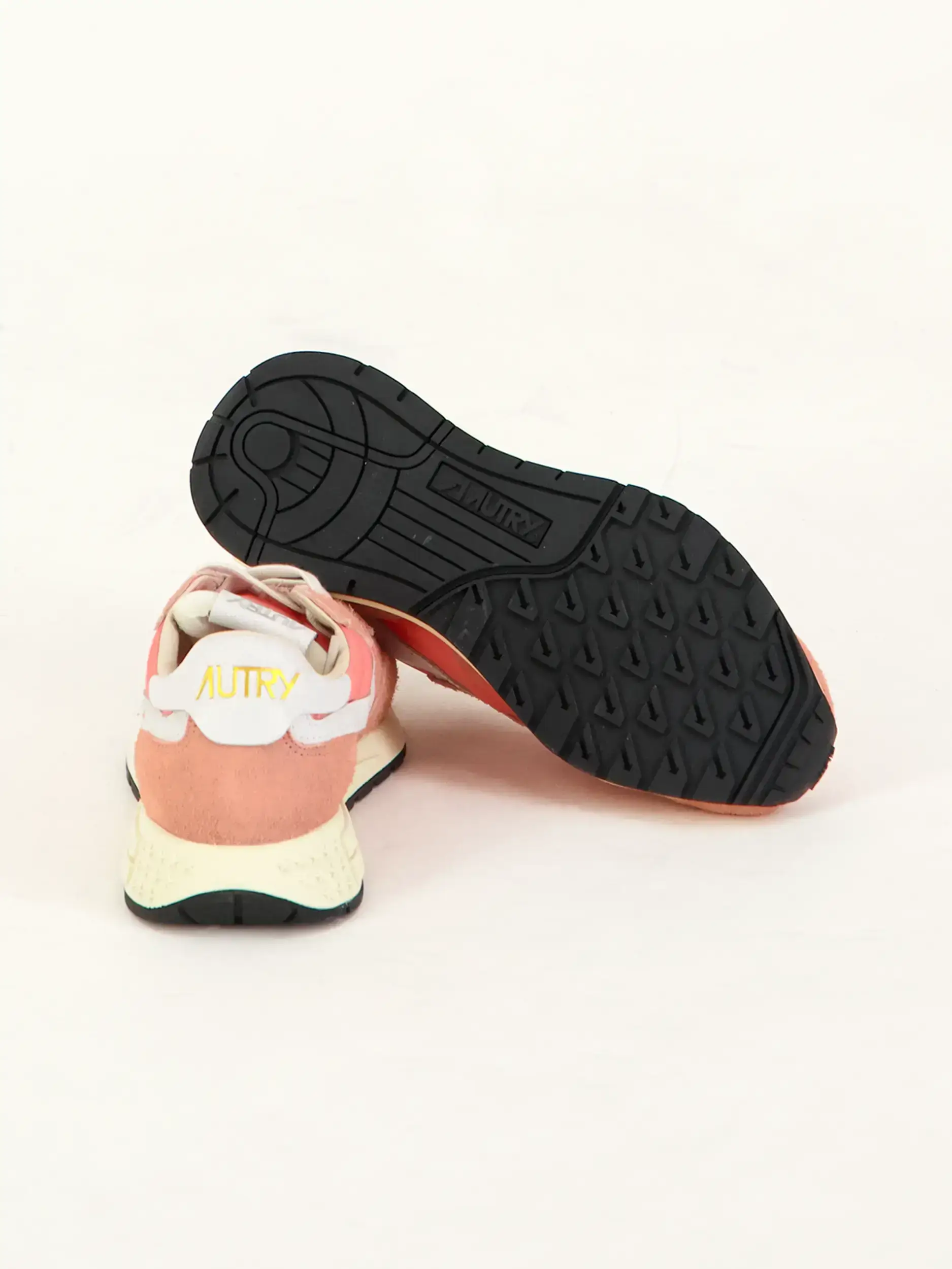 Sneaker 'Reelwind' - Artikel Rückseite getragen von einem Modell - Farbe: Rot