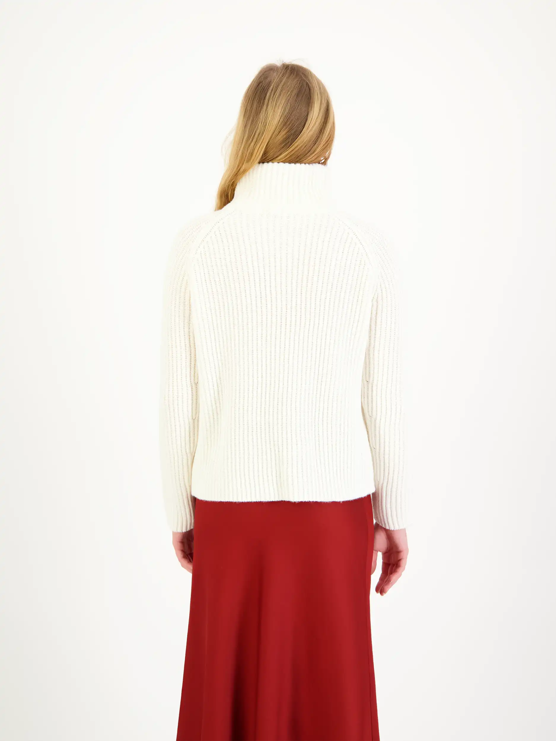 Pullover 'Arwen' - Artikel Rückseite getragen von einem Modell - Farbe: Creme