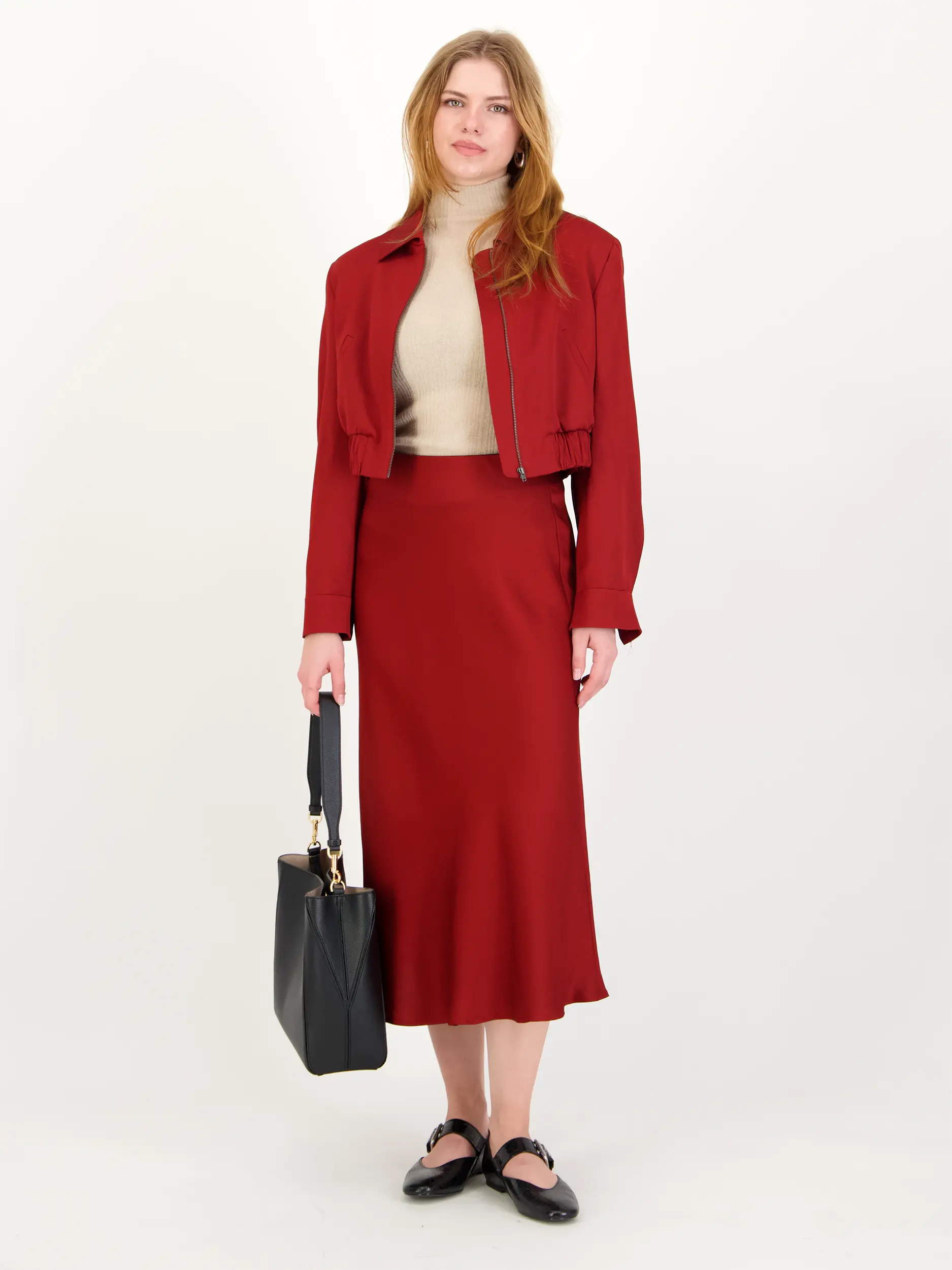 Jacke 'Radway' - Artikel Teil eines Outfits getragen von einem Modell - Farbe: Rot