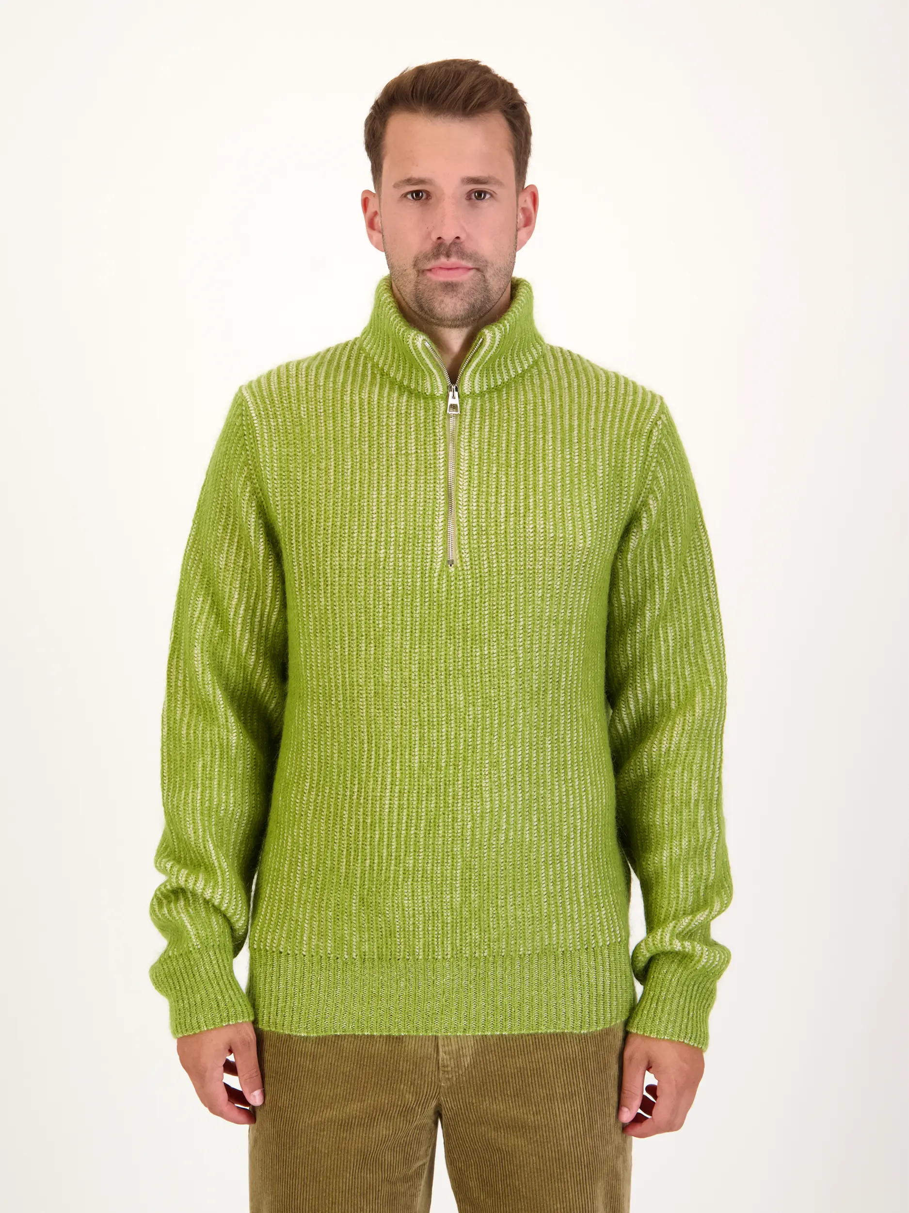 Gerippter Pullover langarm - Artikel Vorderseite getragen von einem Modell - Farbe: Grün