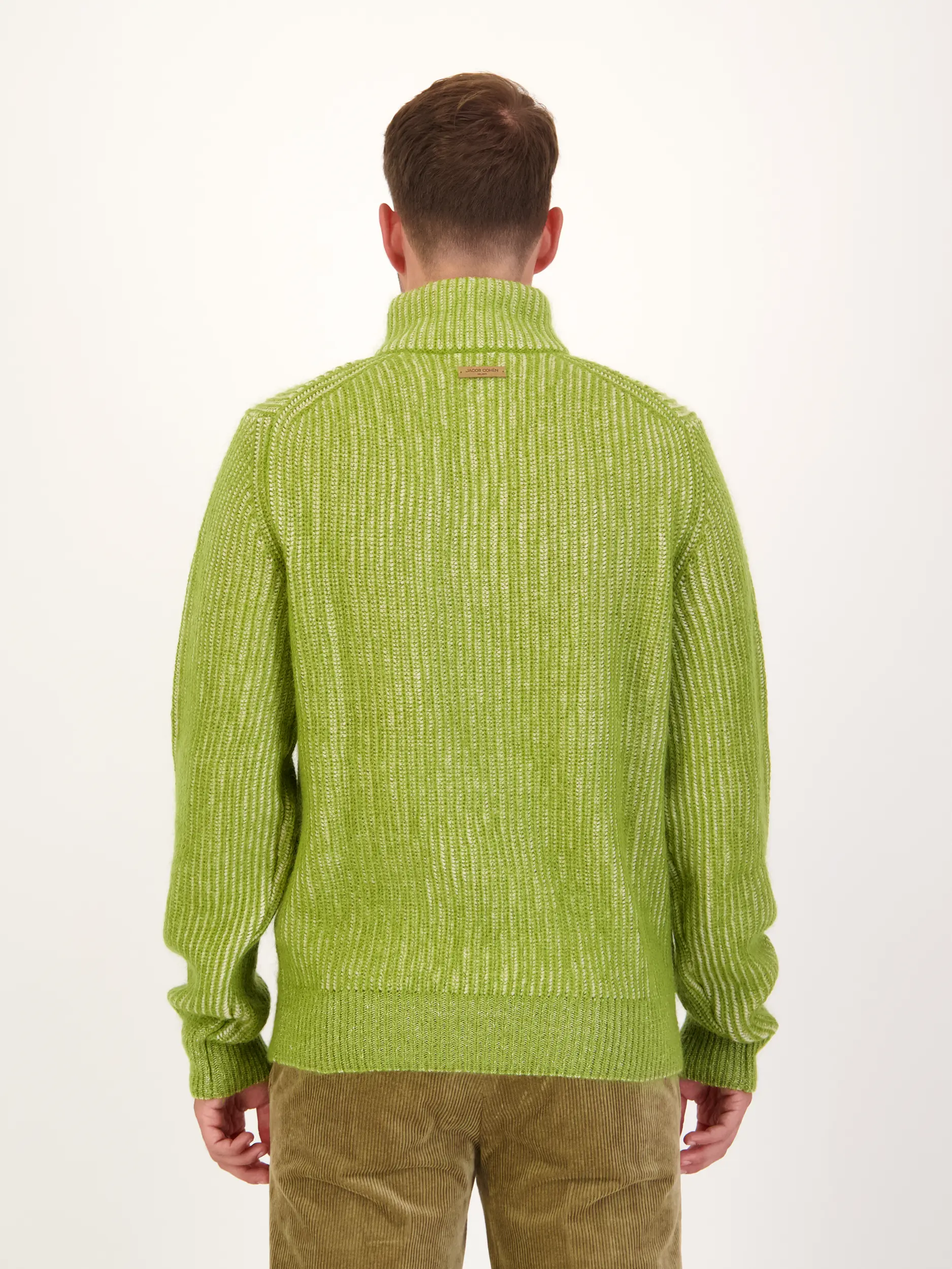 Gerippter Pullover langarm - Artikel Rückseite getragen von einem Modell - Farbe: Grün