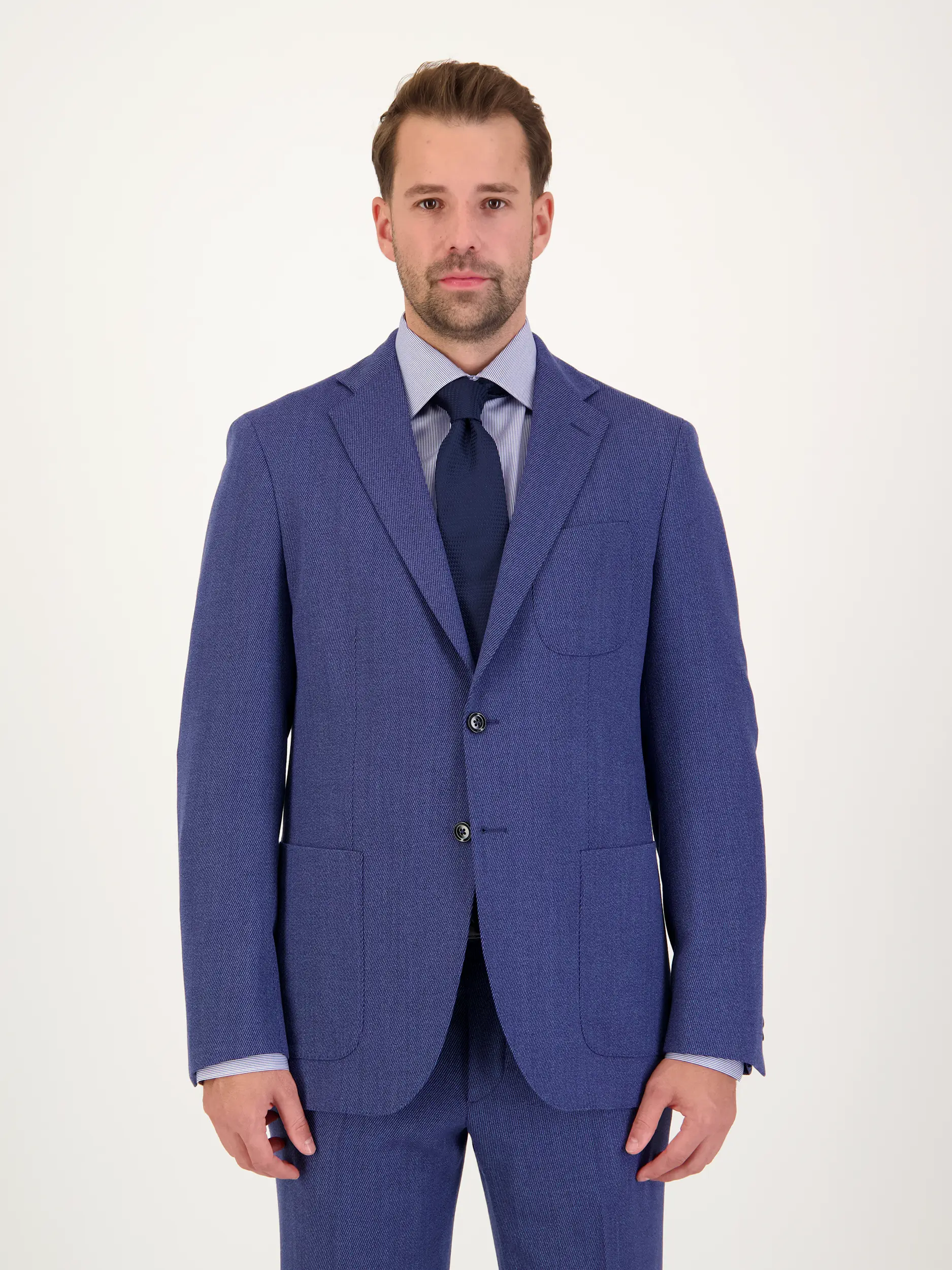 Anzug 'Kenion' aus Wolle - Artikel Vorderseite getragen von einem Modell - Farbe: Blau