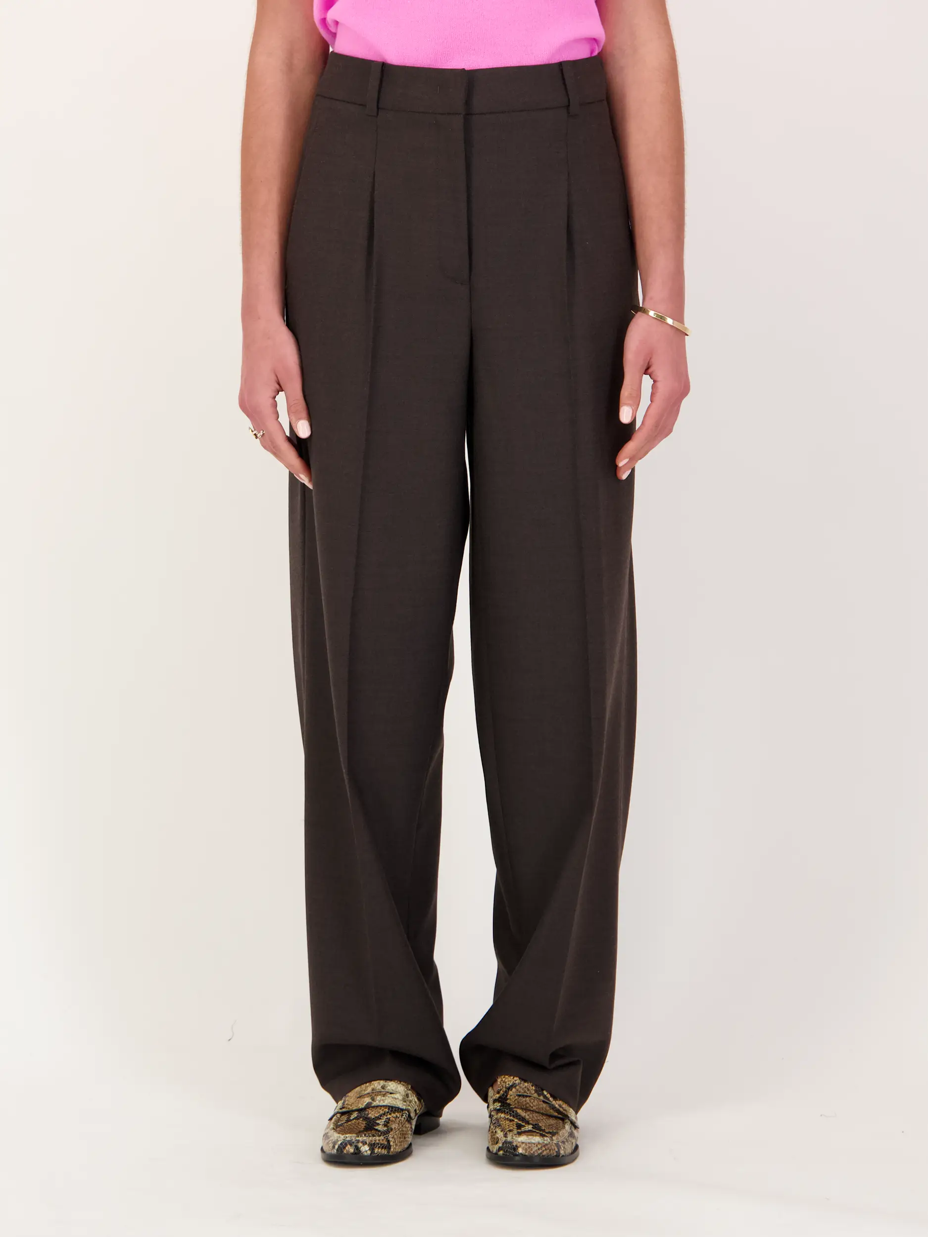 Wollhose 'Elyssa' - Artikel Vorderseite getragen von einem Modell - Farbe: Braun