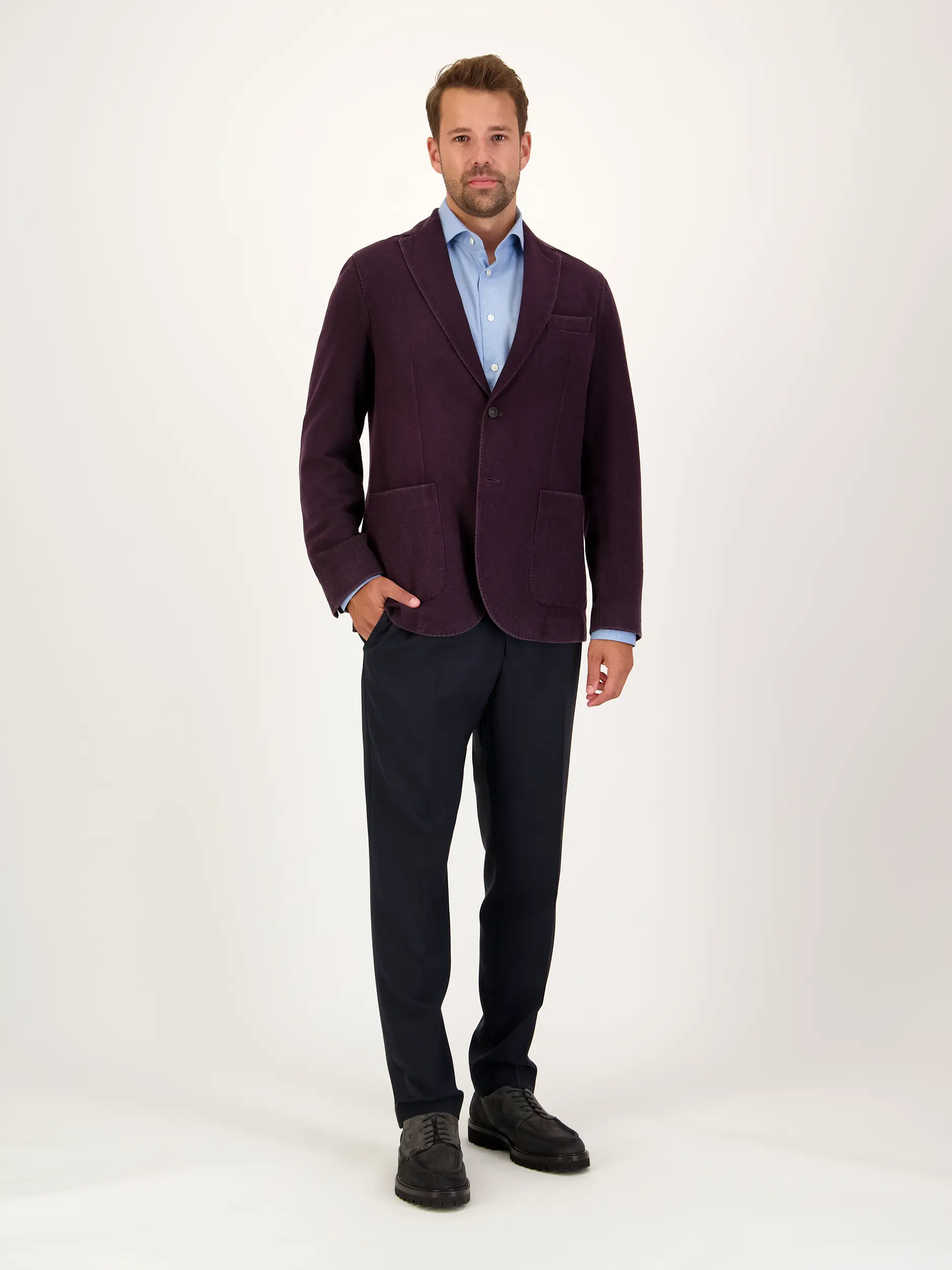 Sakko - Artikel Teil eines Outfits getragen von einem Modell - Farbe: Violett