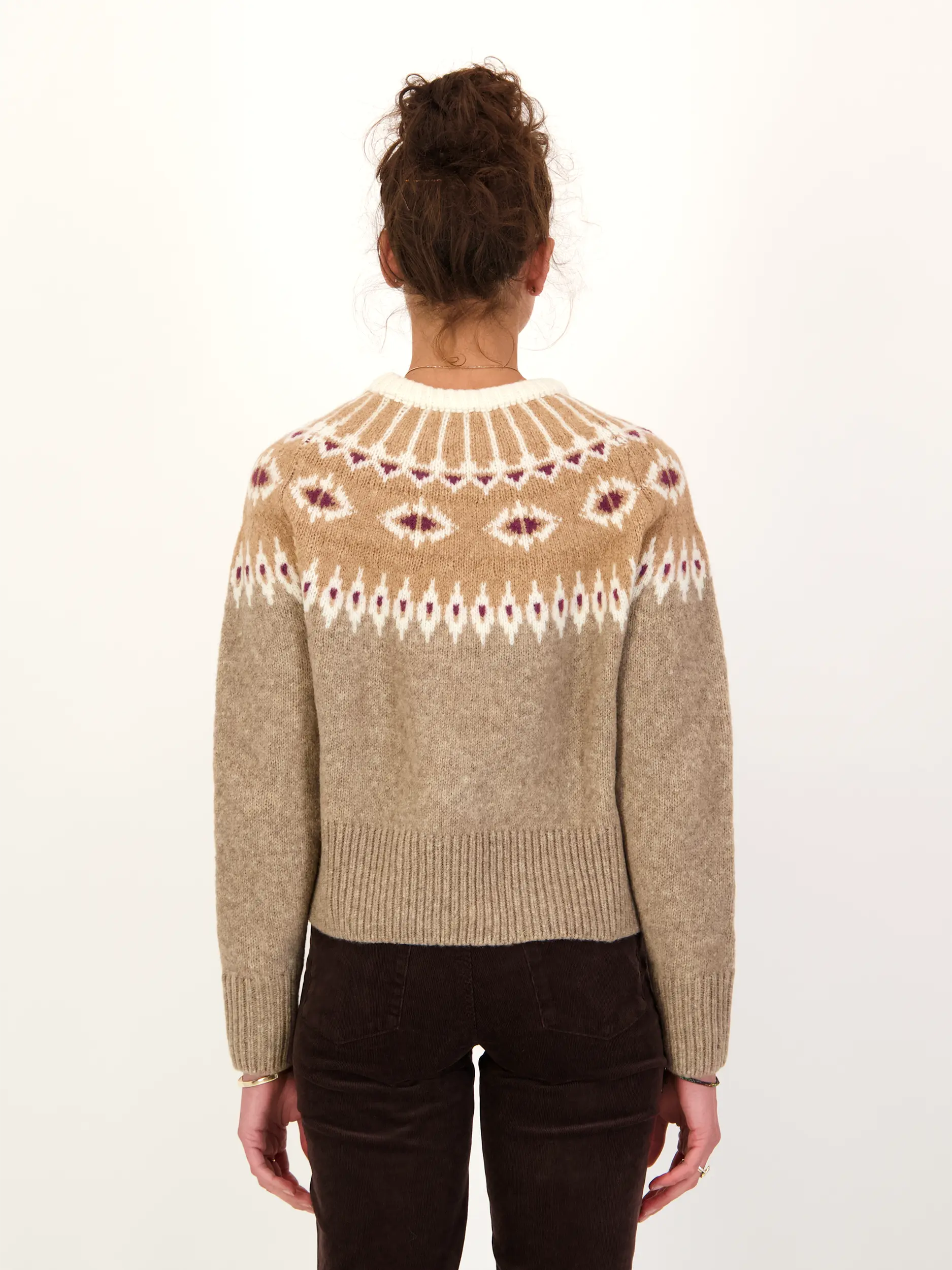 Gemusterter Pullover 'Norwegerpullover' aus Wolle langarm - Artikel Rückseite getragen von einem Modell - Farbe: Braun