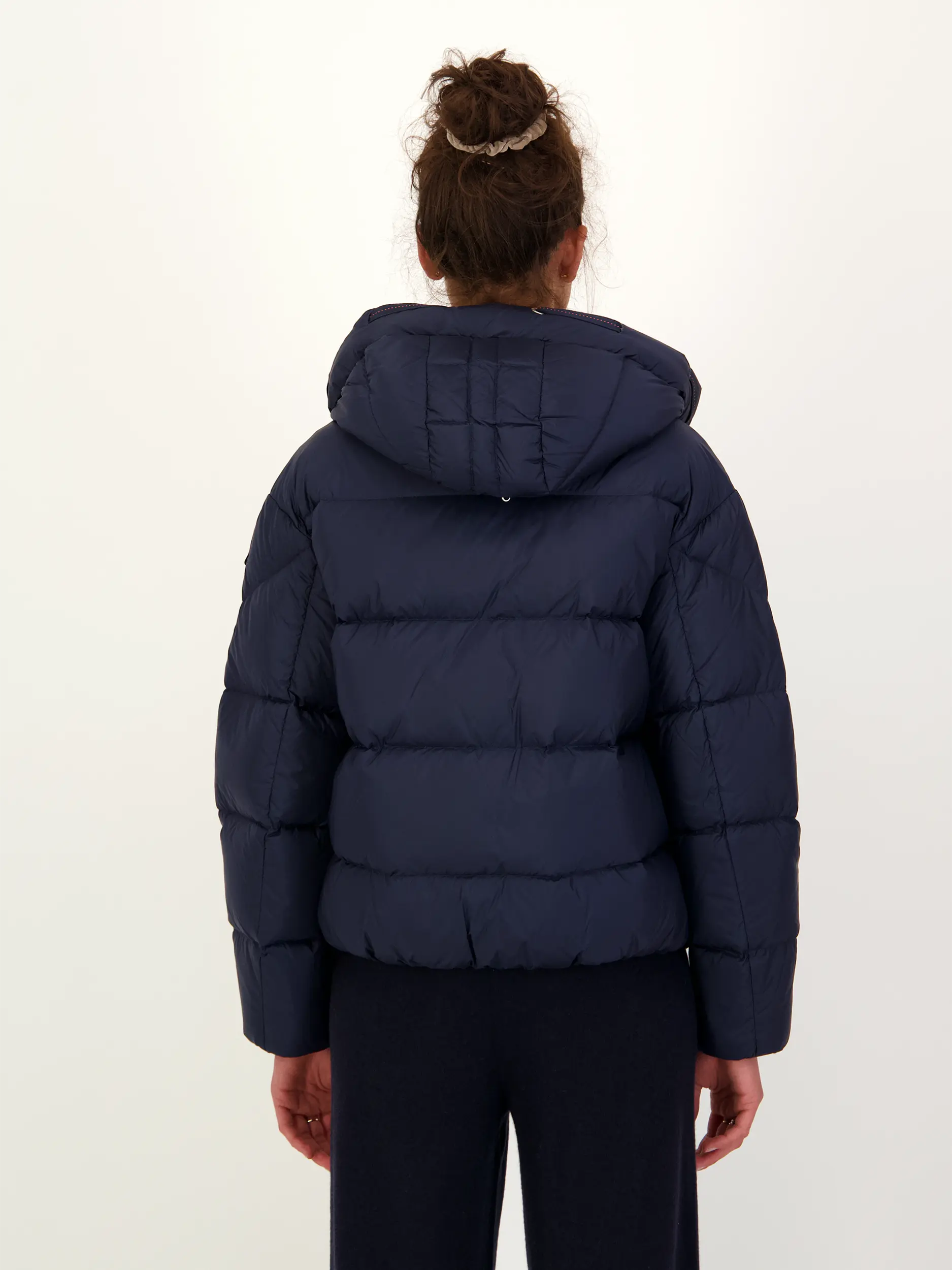 Jacke 'Tilly' - Artikel Rückseite getragen von einem Modell