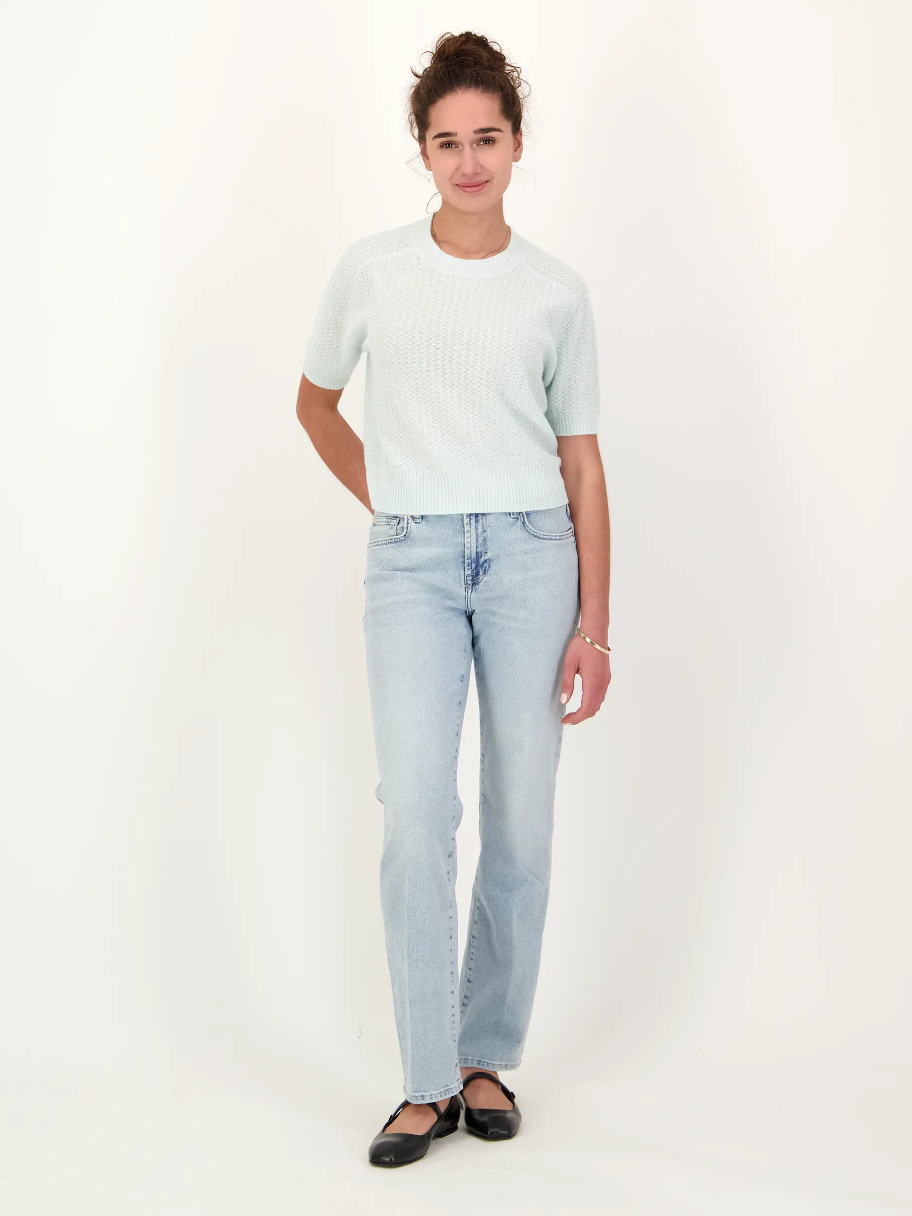 Pullover aus Kaschmir kurzarm - Artikel Teil eines Outfits getragen von einem Modell - Farbe: Grün