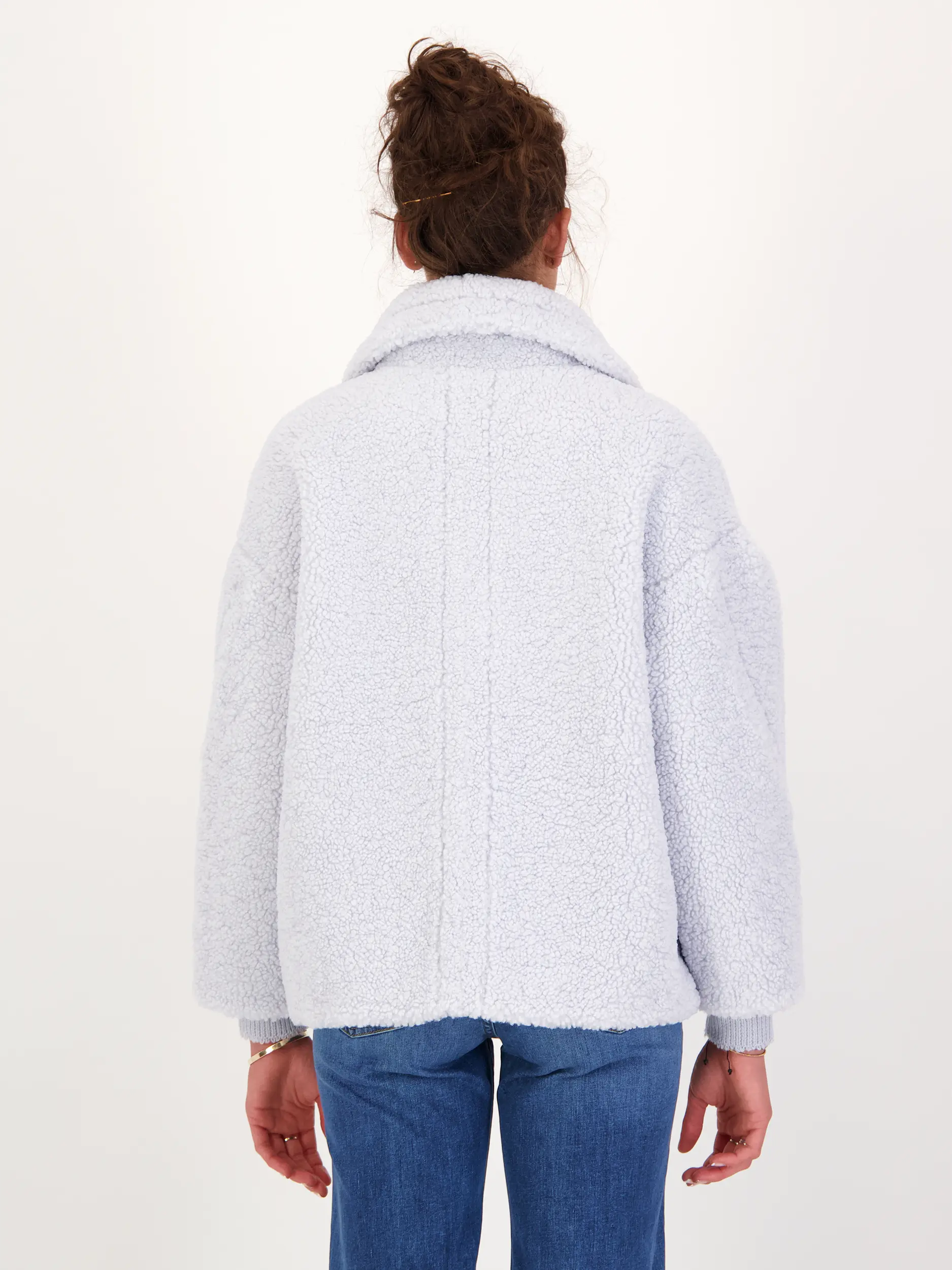 Teddyjacke 'Yogi' - Artikel Rückseite getragen von einem Modell - Farbe: Blau