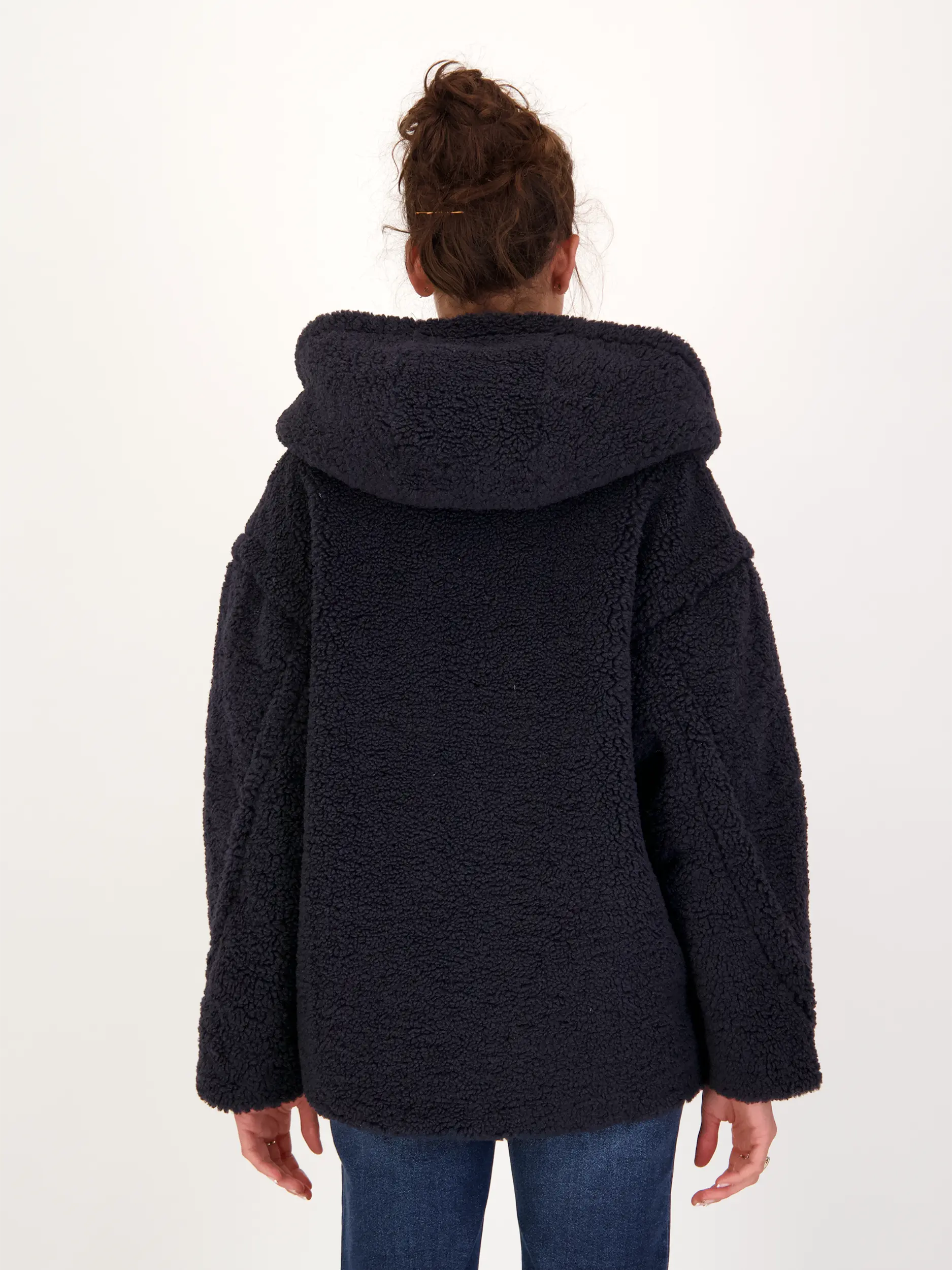 Teddyjacke 'Yogi' - Artikel Rückseite getragen von einem Modell - Farbe: Blau