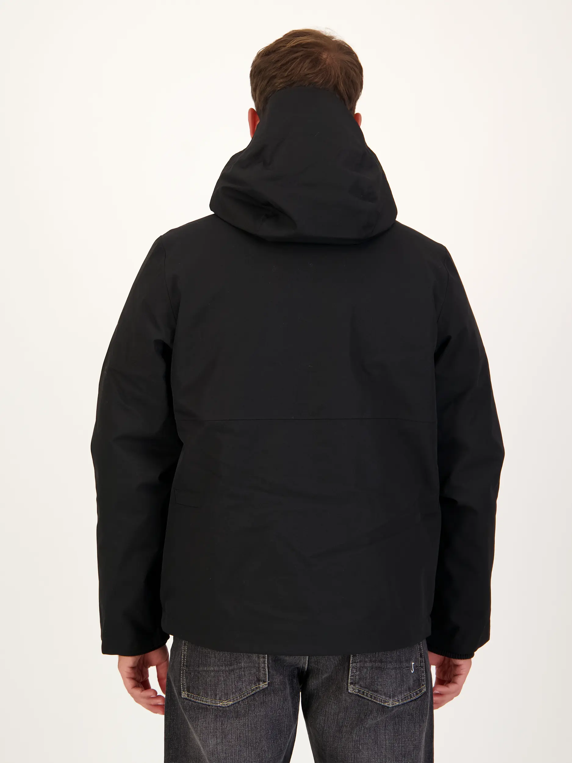 Wasserdichte Jacke 'Corentin' - Artikel Rückseite getragen von einem Modell - Farbe: Schwarz