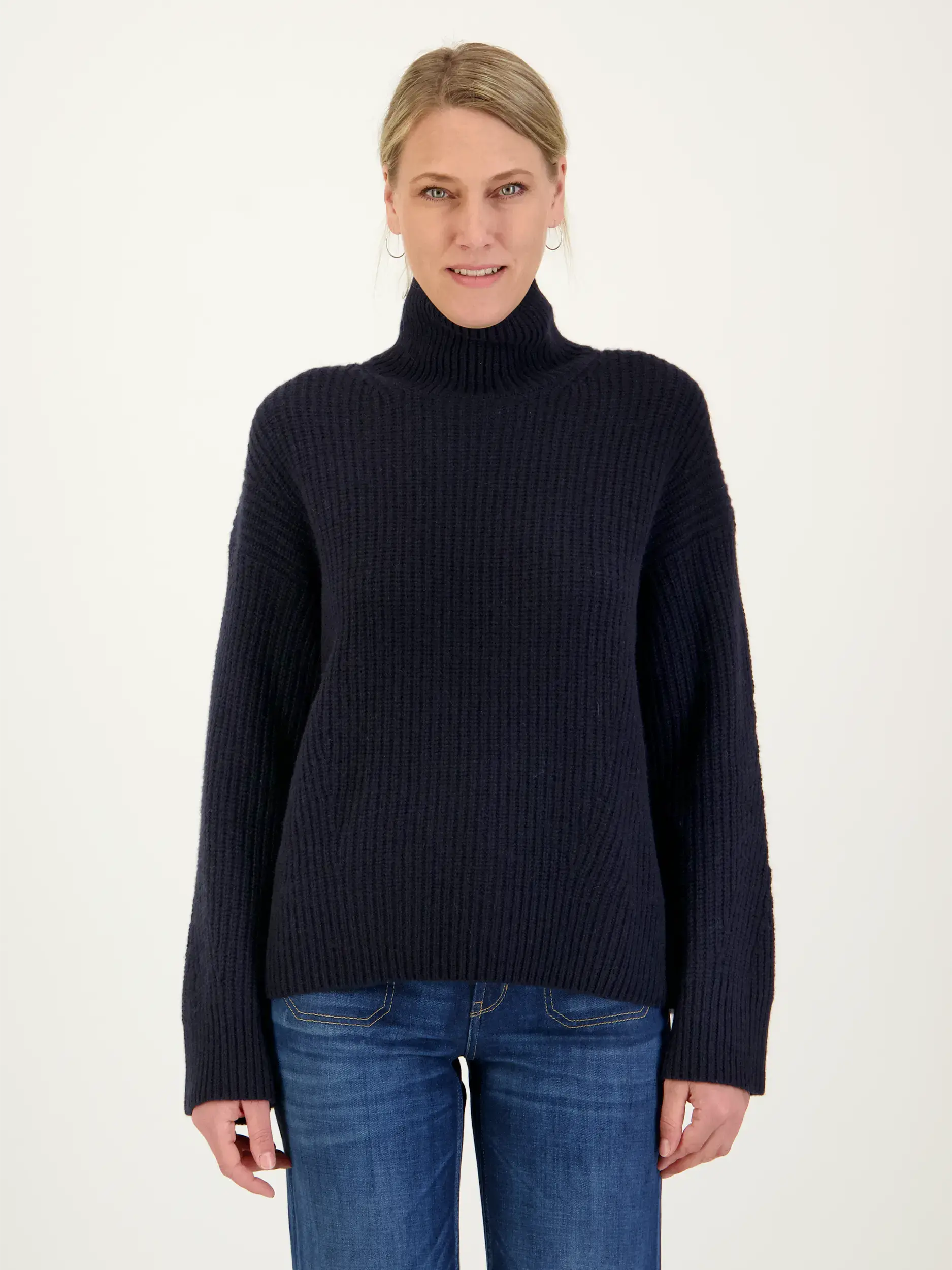 Rollkragenpullover aus Kaschmir langarm - Artikel Vorderseite getragen von einem Modell
