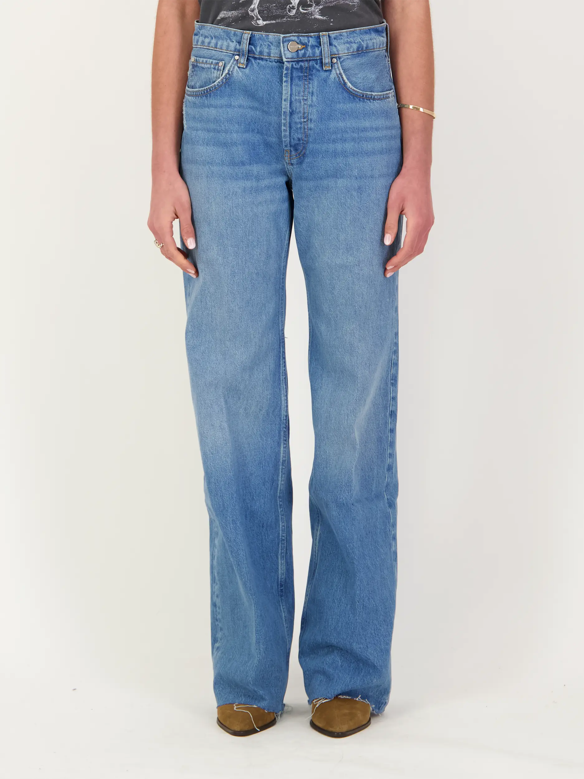 Jeans 'Hugh' - Artikel Vorderseite getragen von einem Modell - Farbe: Blau