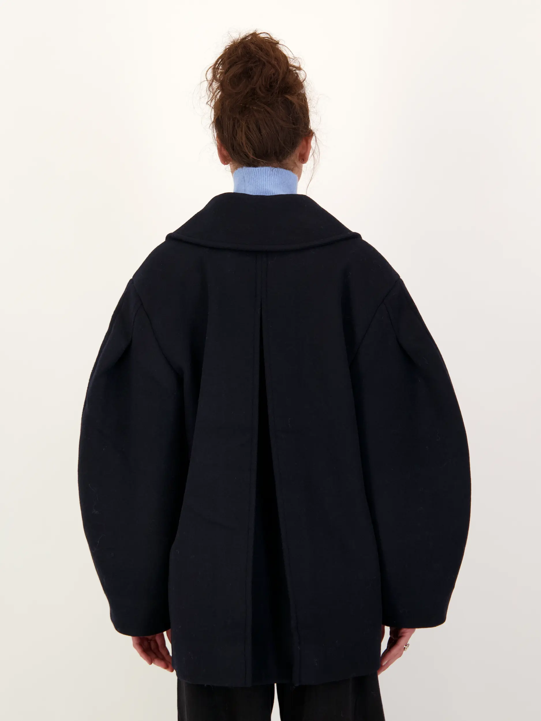 Cabanjacke aus Wolle - Artikel Rückseite getragen von einem Modell - Farbe: Blau