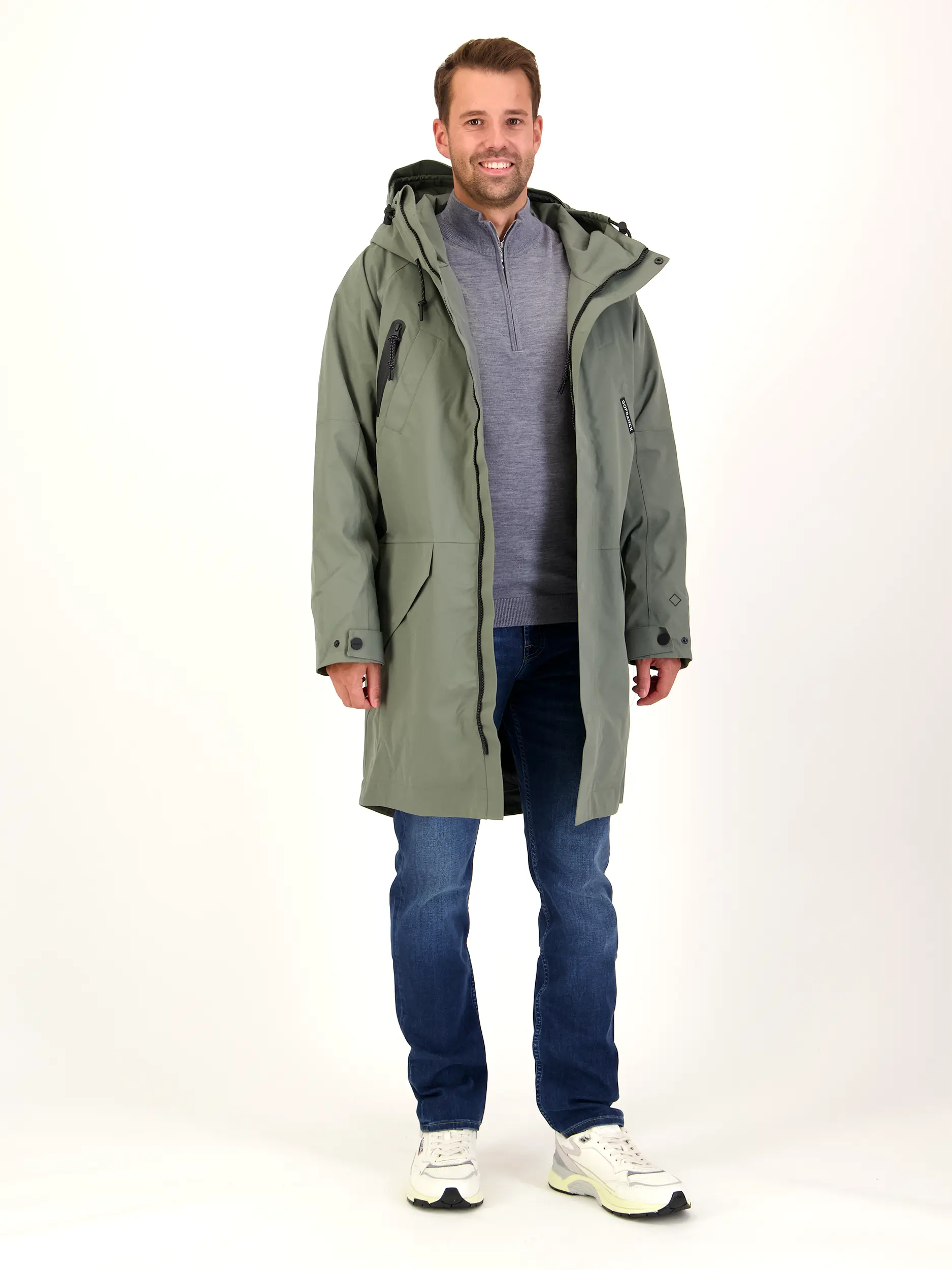 Pullover 'Trento' - Artikel Teil eines Outfits getragen von einem Modell - Farbe: Grau