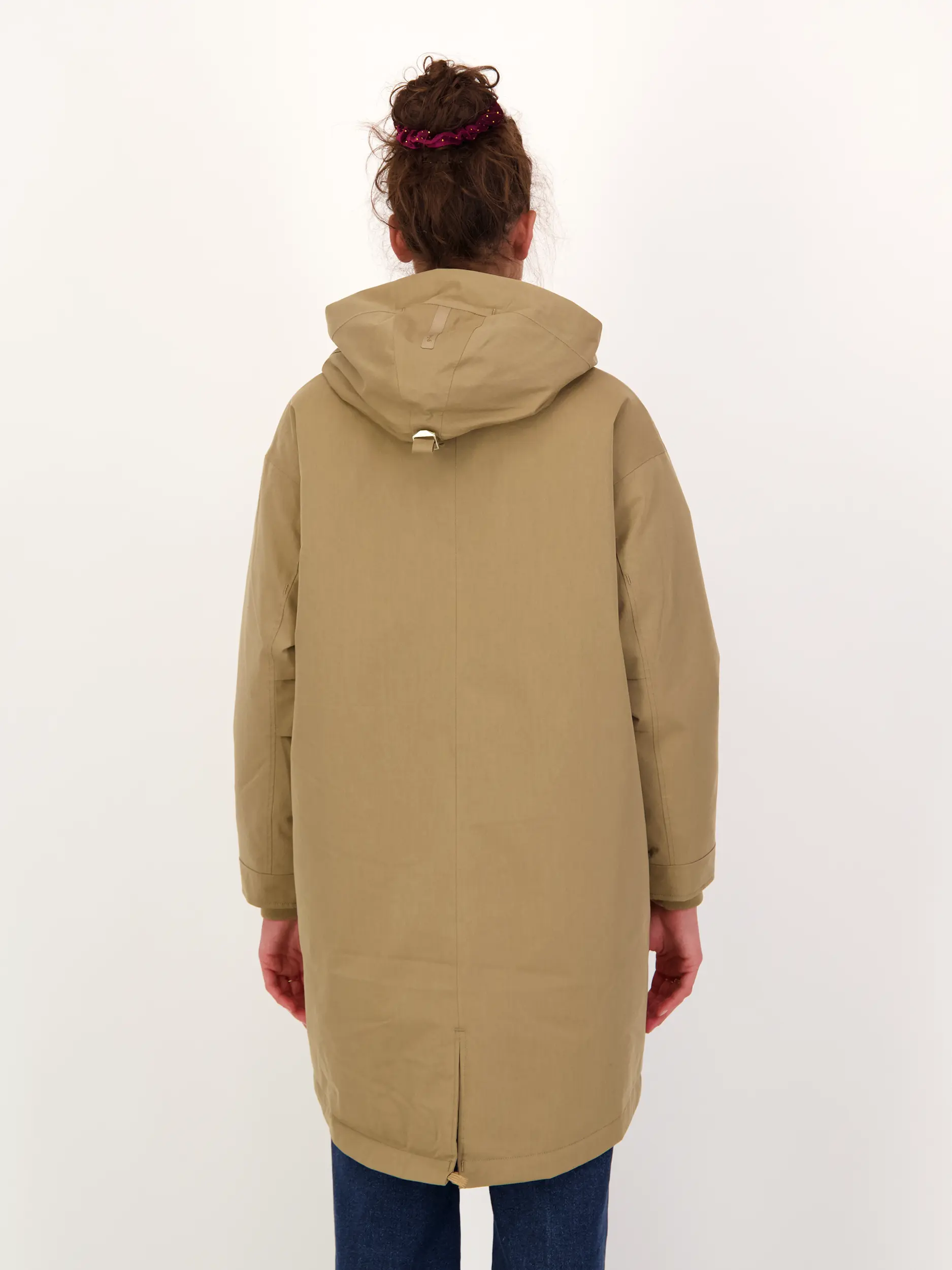 Parka 'Meta' - Artikel Rückseite getragen von einem Modell - Farbe: Braun