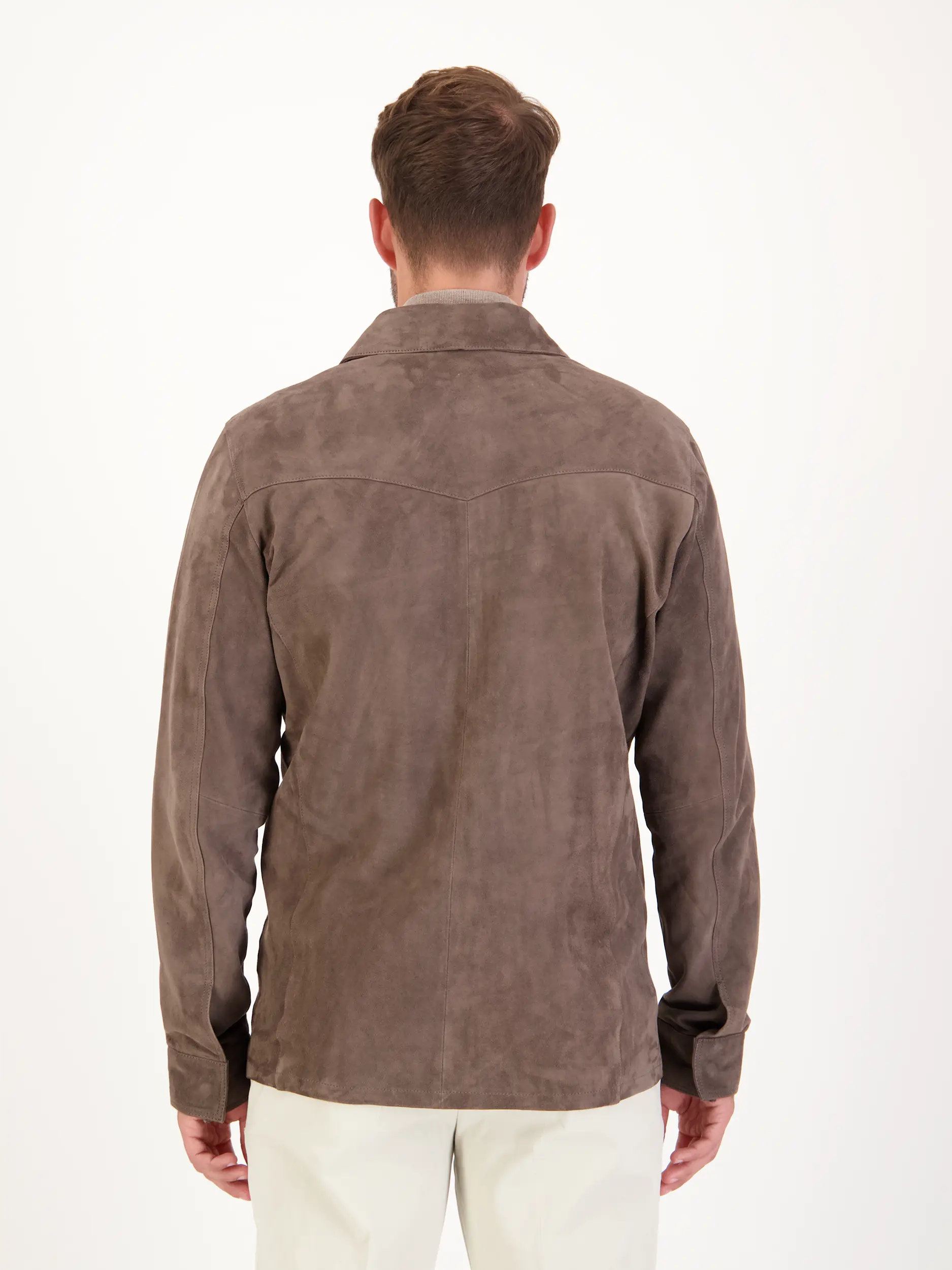 Overshirt aus Leder - Artikel Rückseite getragen von einem Modell - Farbe: Braun