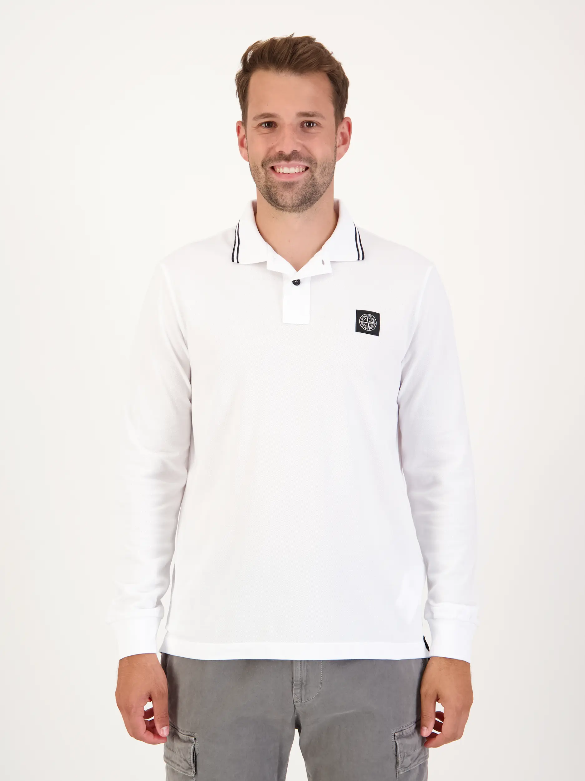 Poloshirt langarm - Artikel Vorderseite getragen von einem Modell - Farbe: Weiß