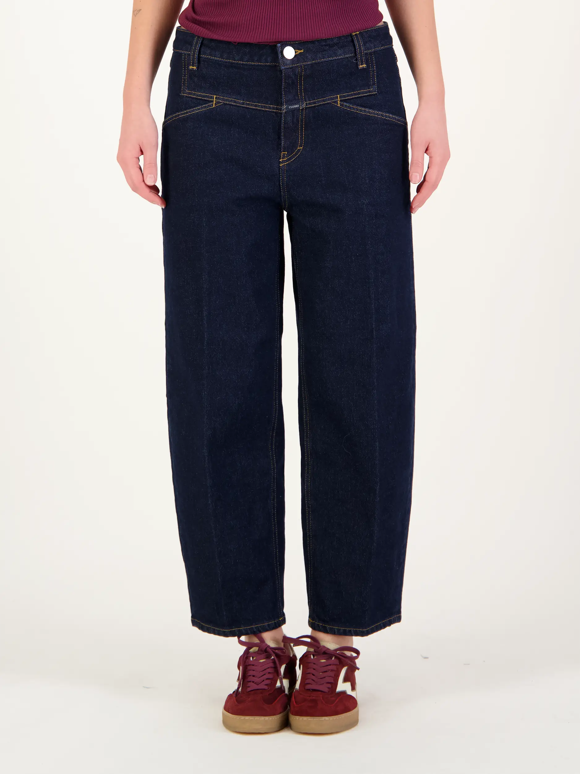 Mid Rise Relaxed Fit Jeans 'Stover-X' - Artikel Vorderseite getragen von einem Modell - Farbe: Blau