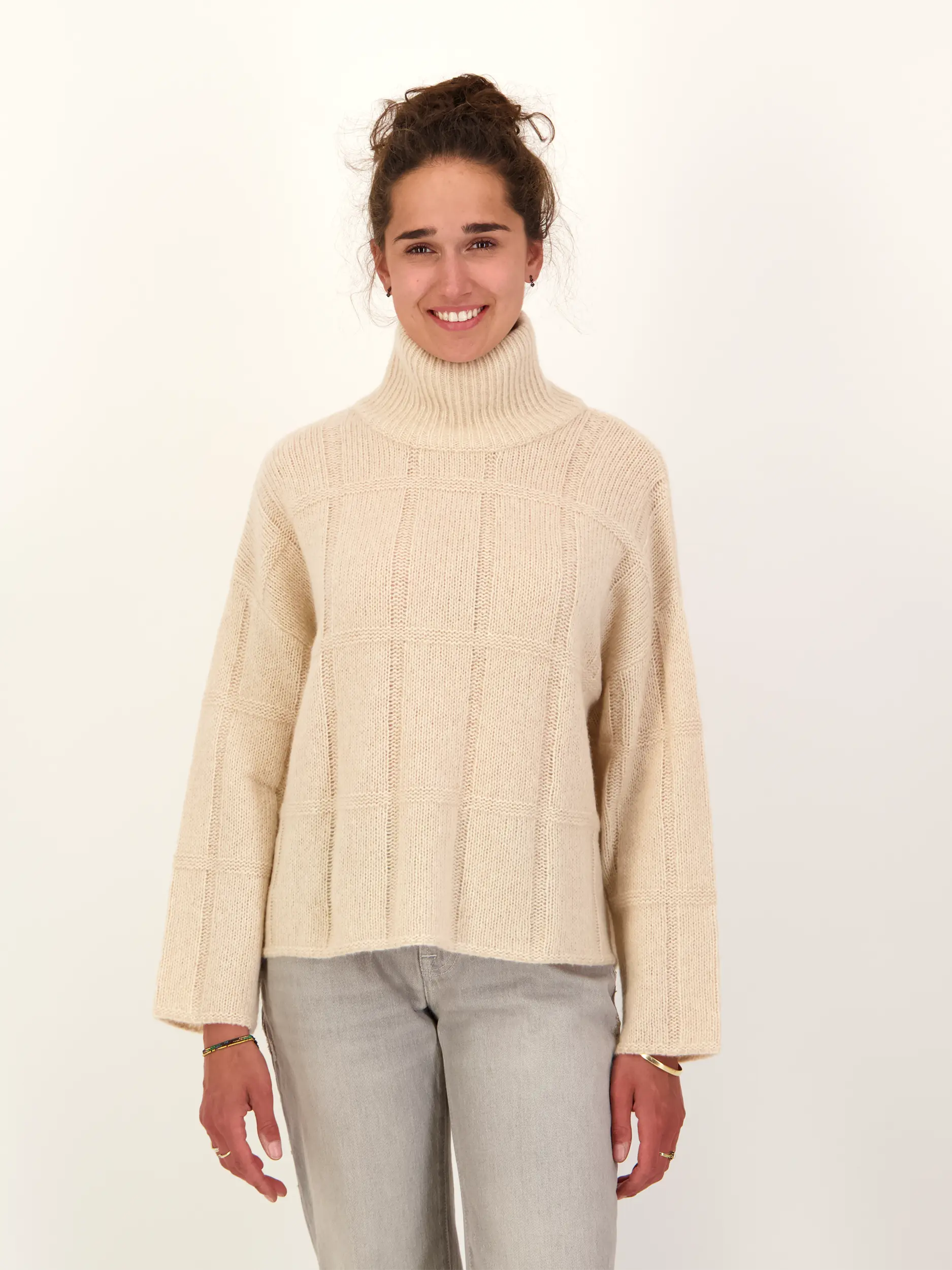 Pullover 'Denmans' aus Kaschmir langarm - Artikel Vorderseite getragen von einem Modell