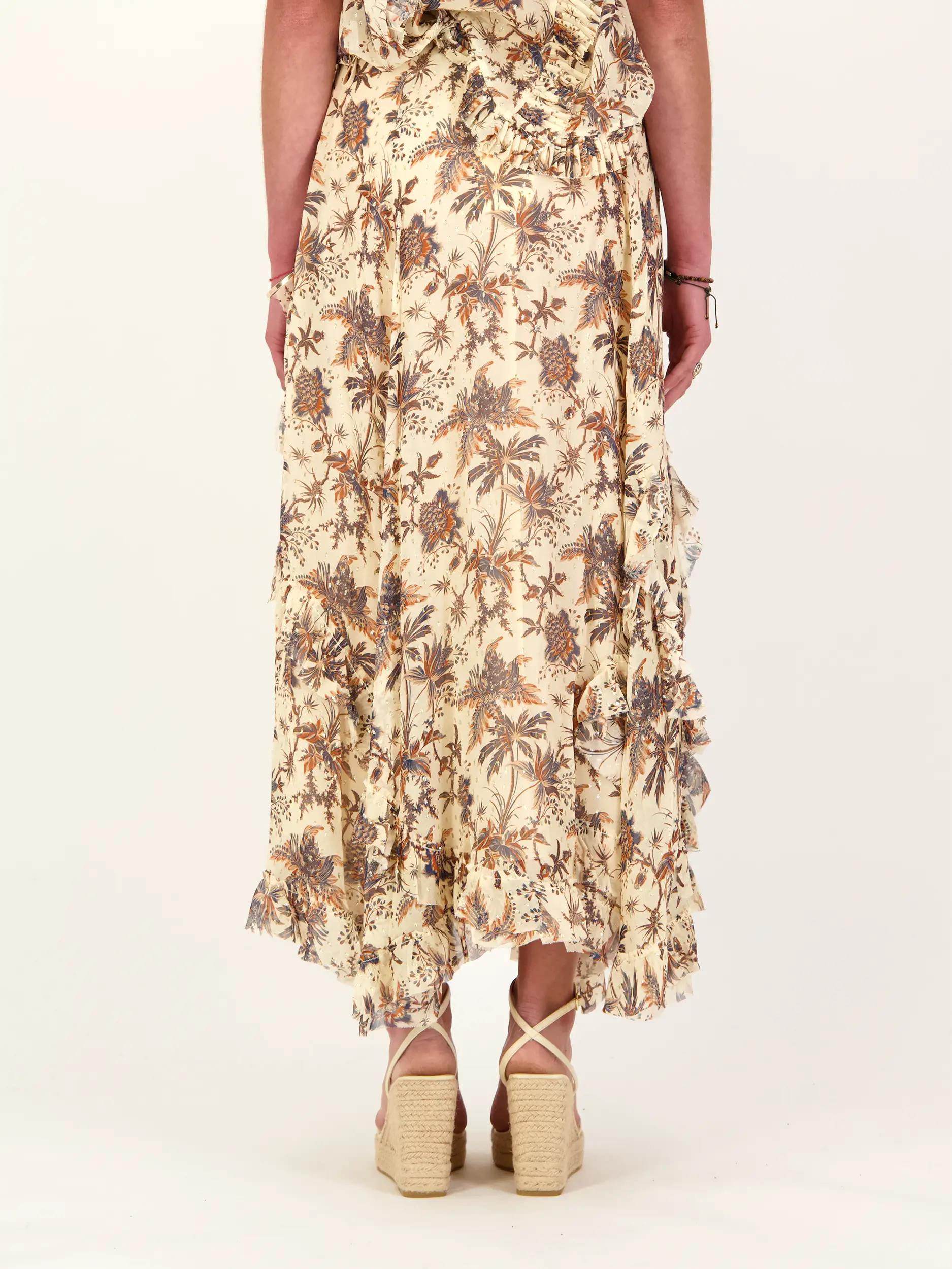 Geblümter Maxi Seidenrock 'Adele' - Artikel Rückseite getragen von einem Modell - Farbe: Creme