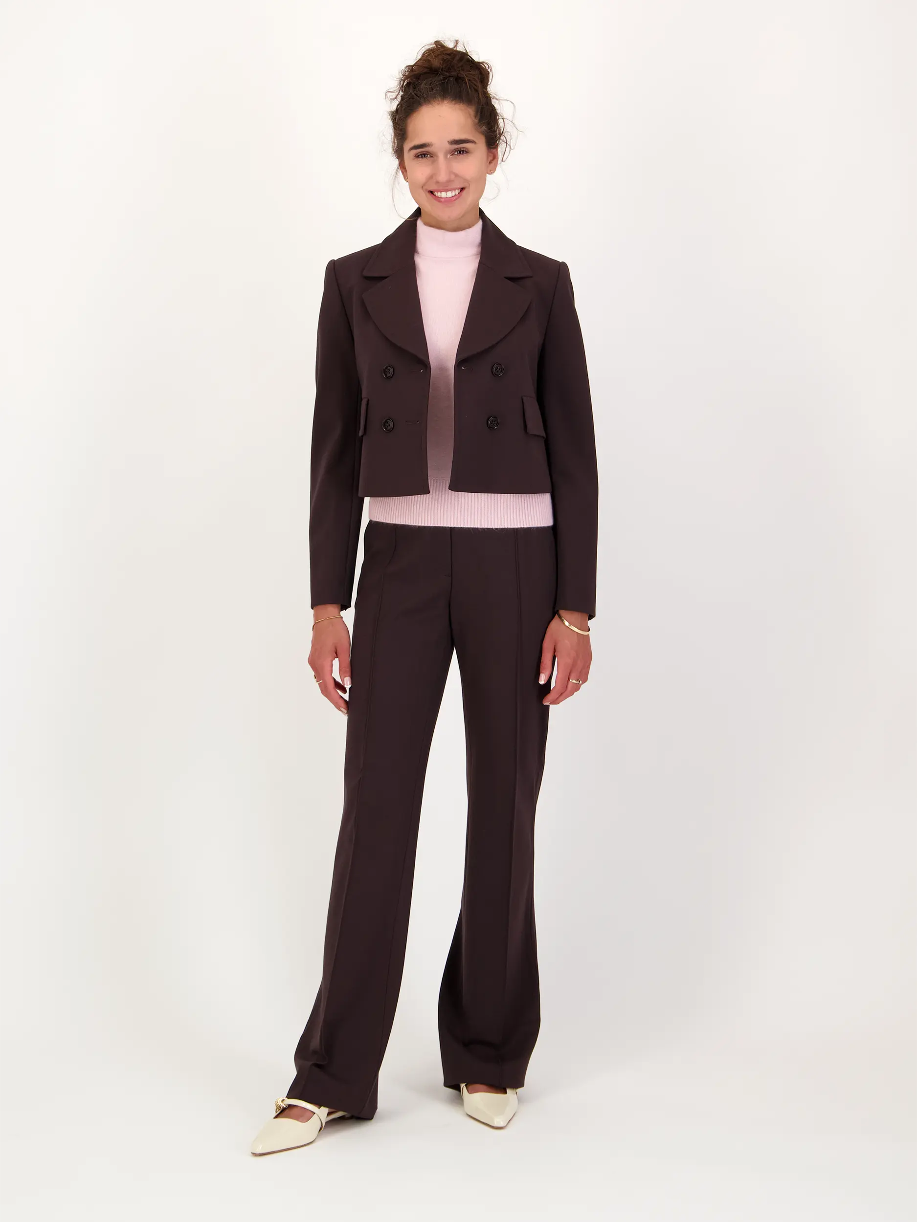 Pullover 'Fluffy Statement' aus Wolle 3/4 Arm - Artikel Teil eines Outfits getragen von einem Modell - Farbe: Rosa&Pink