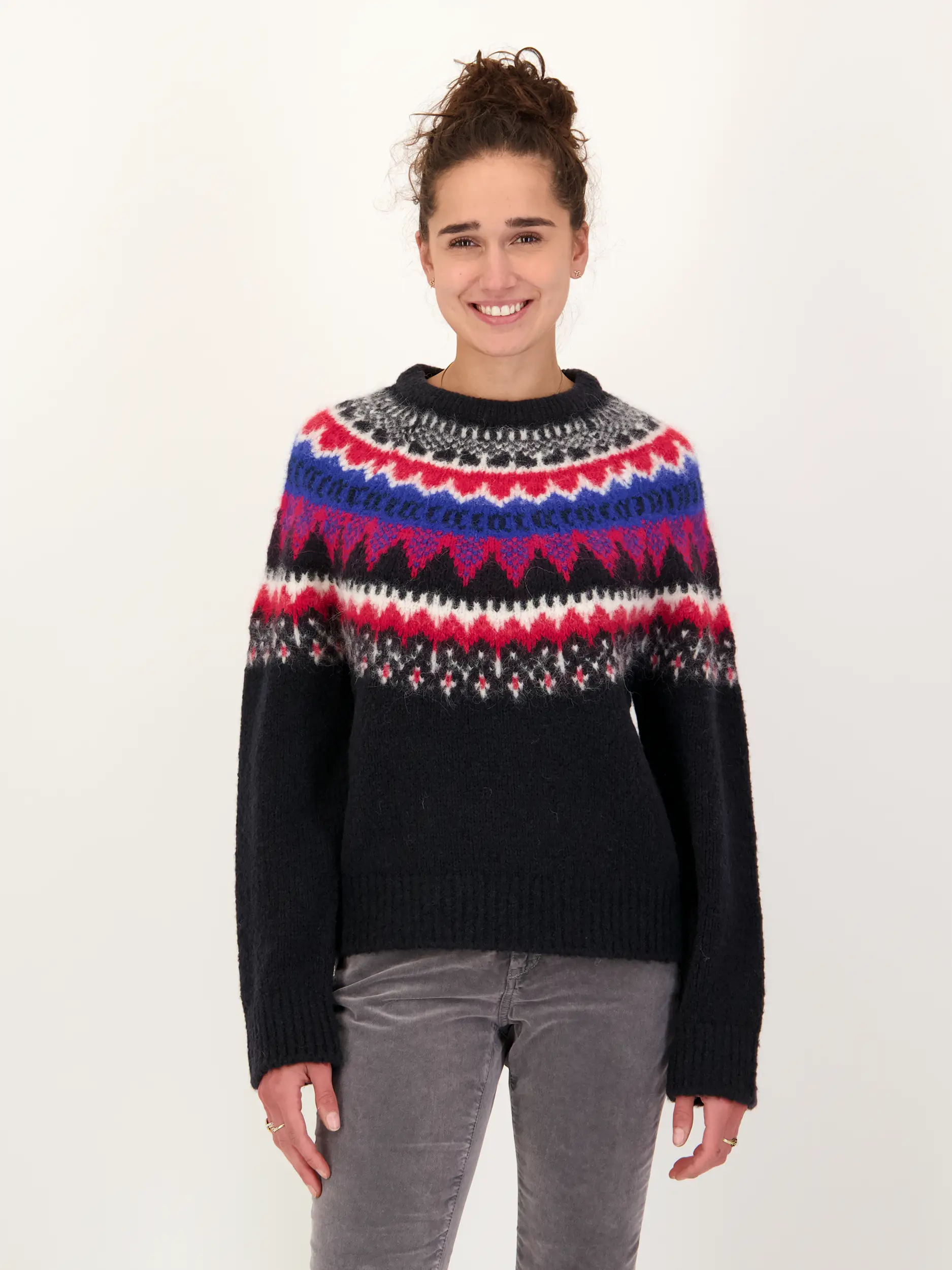 Pullover aus Wolle mit Norwegermuster langarm - Artikel Vorderseite getragen von einem Modell - Farbe: Grau
