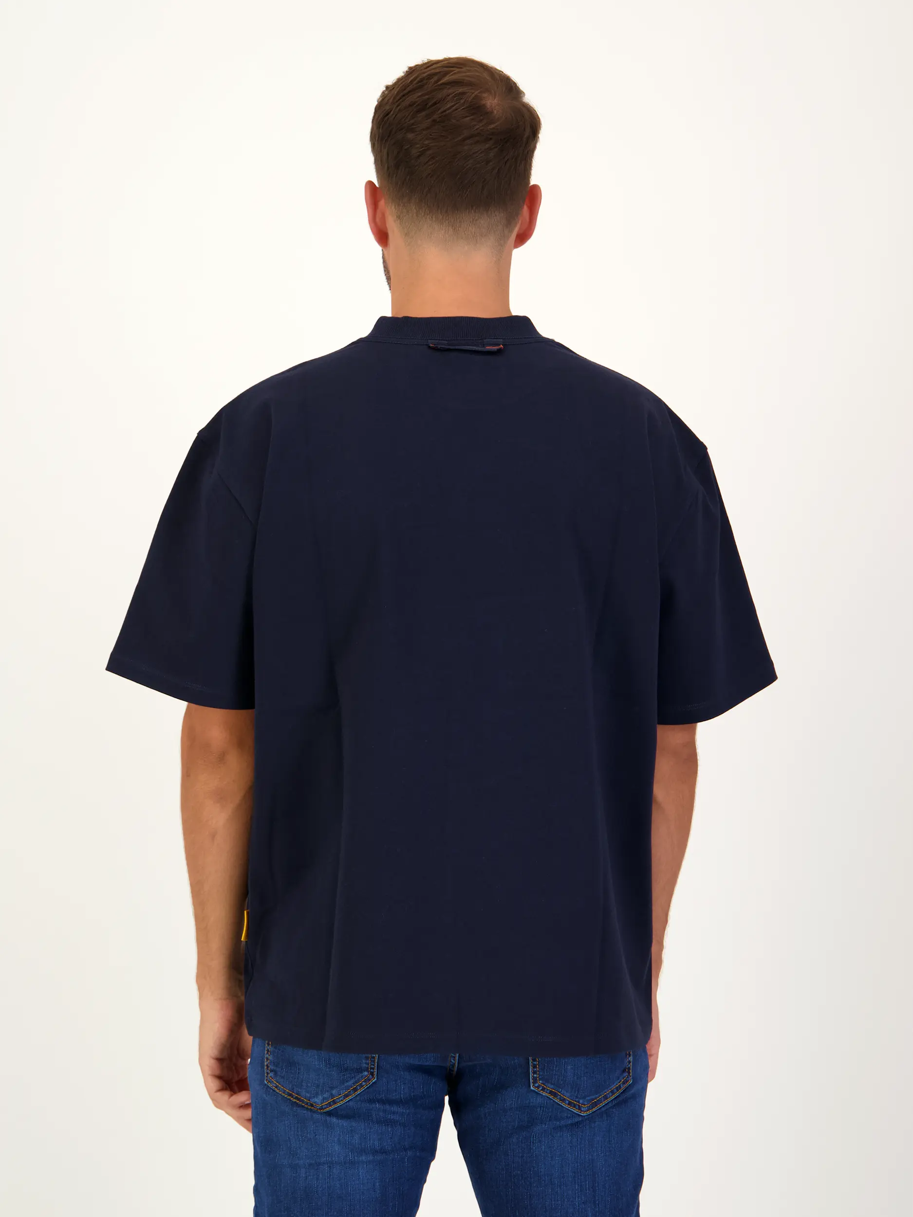 T-Shirt 'Reg' - Artikel Rückseite getragen von einem Modell - Farbe: Blau