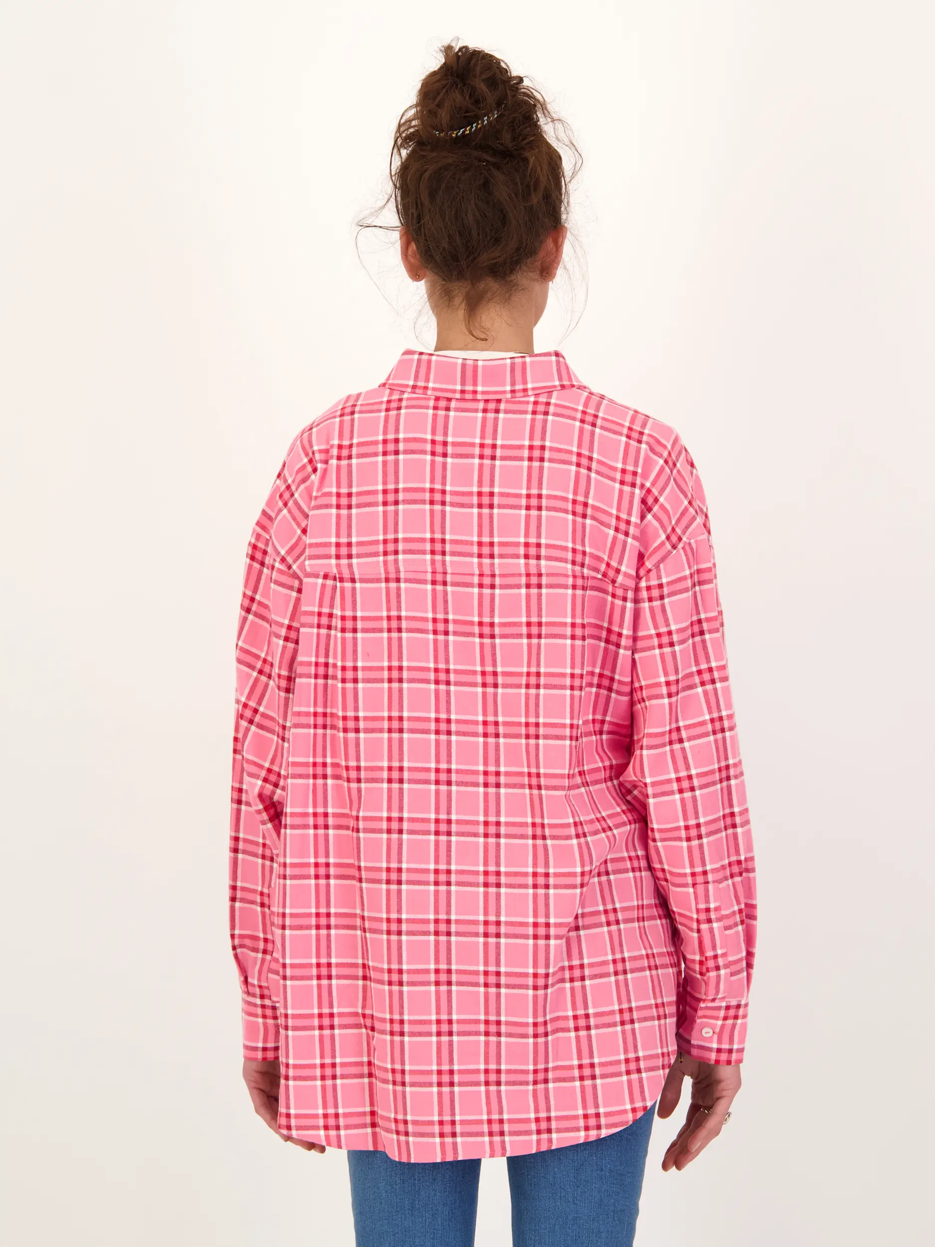 Karierte Hemdbluse 'Vivian' - Artikel Rückseite getragen von einem Modell - Farbe: Rosa&Pink