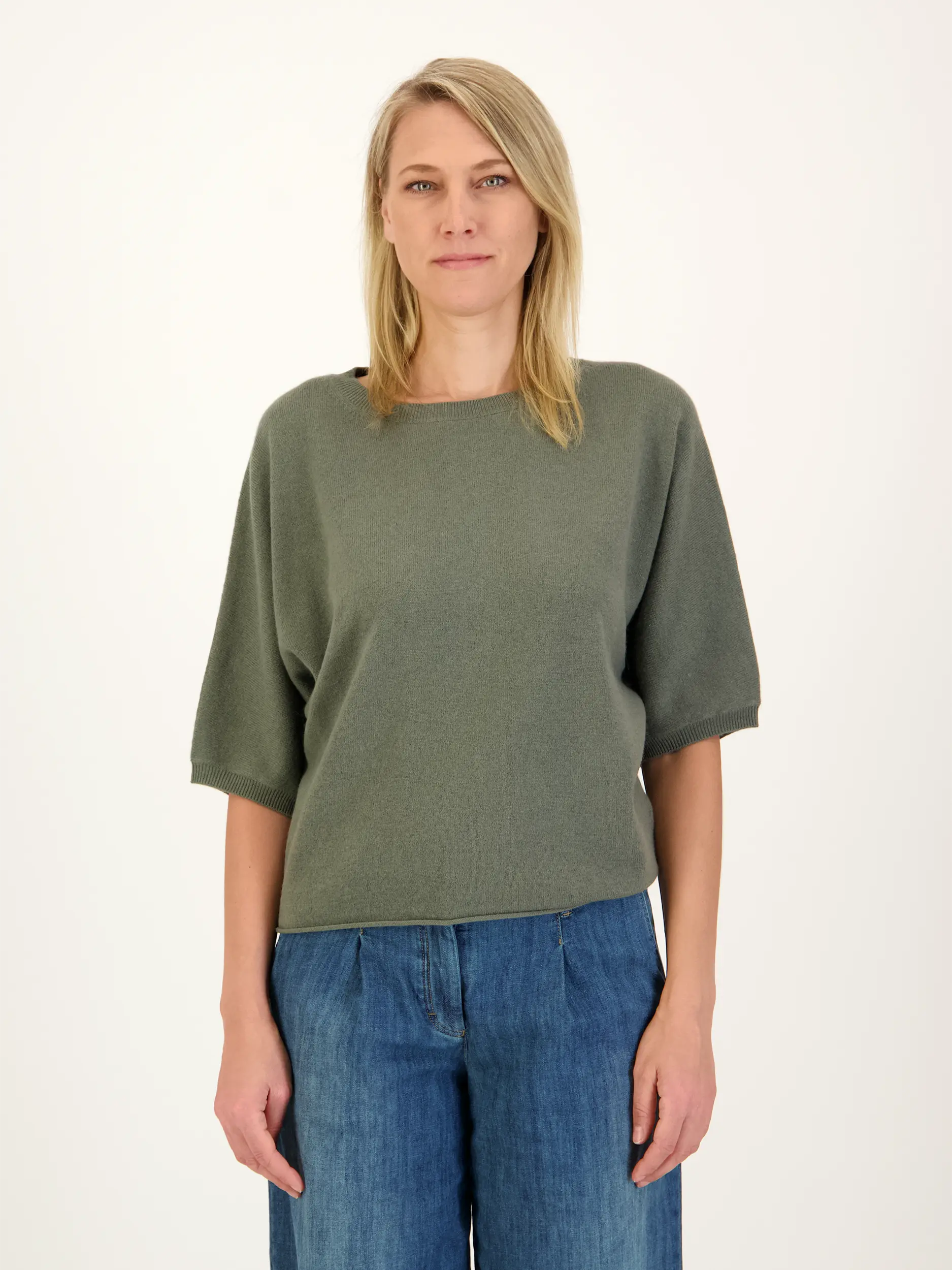 Pullover aus Wolle kurzarm - Artikel Vorderseite getragen von einem Modell