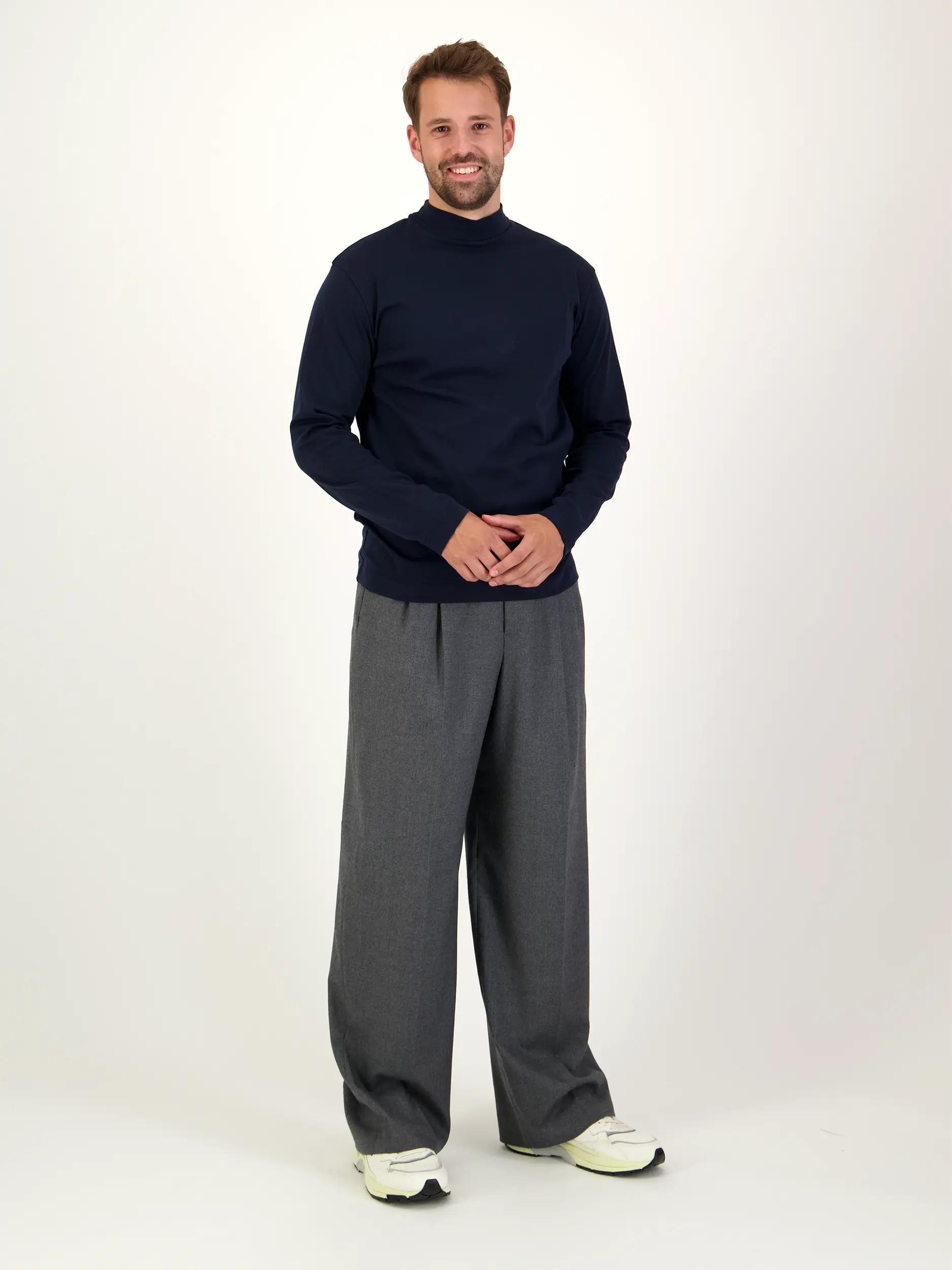Langarmshirt 'Moritzo' - Artikel Teil eines Outfits getragen von einem Modell - Farbe: Blau