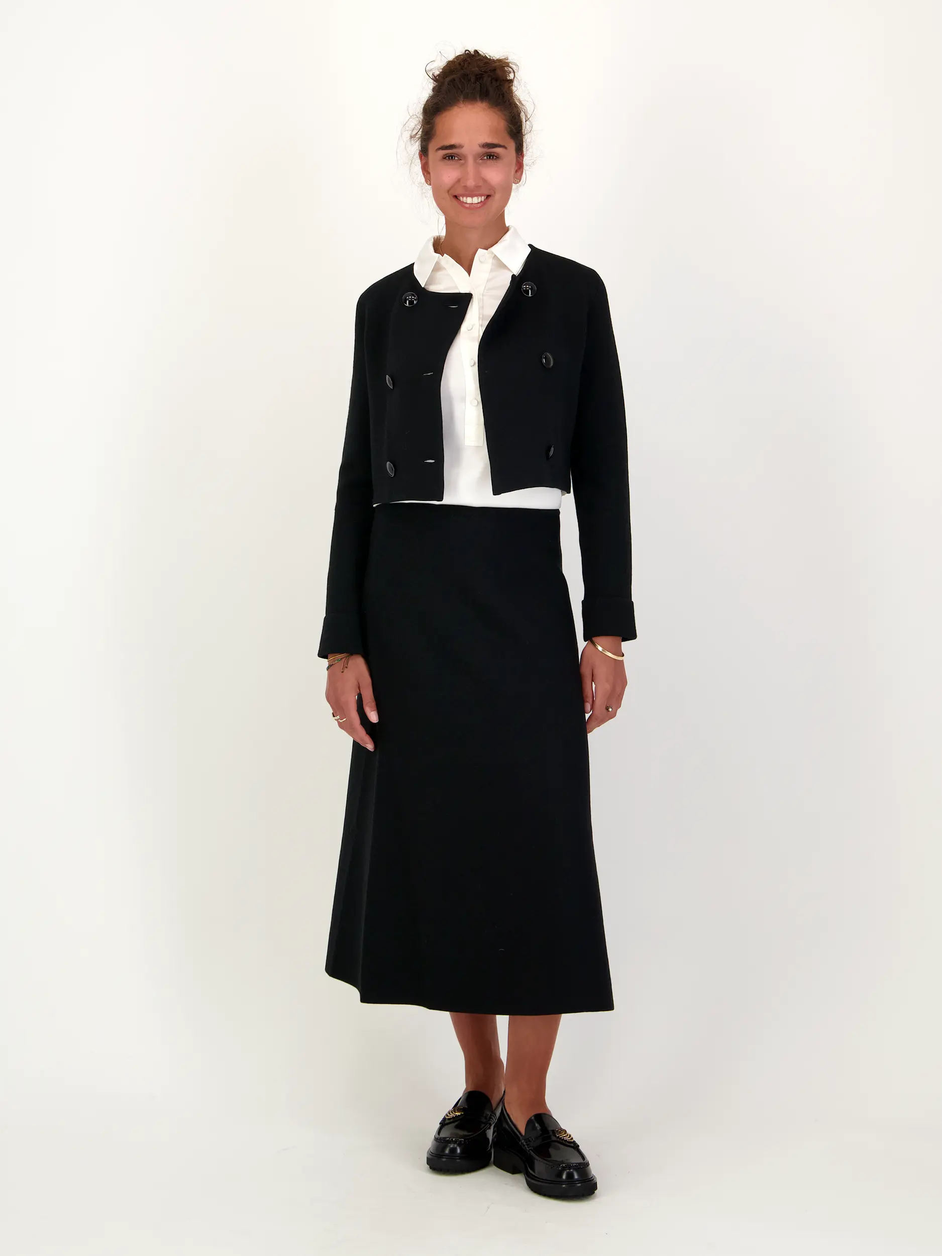 Seidensatinbluse 'Sense of Shine' langarm - Artikel Teil eines Outfits getragen von einem Modell - Farbe: Creme