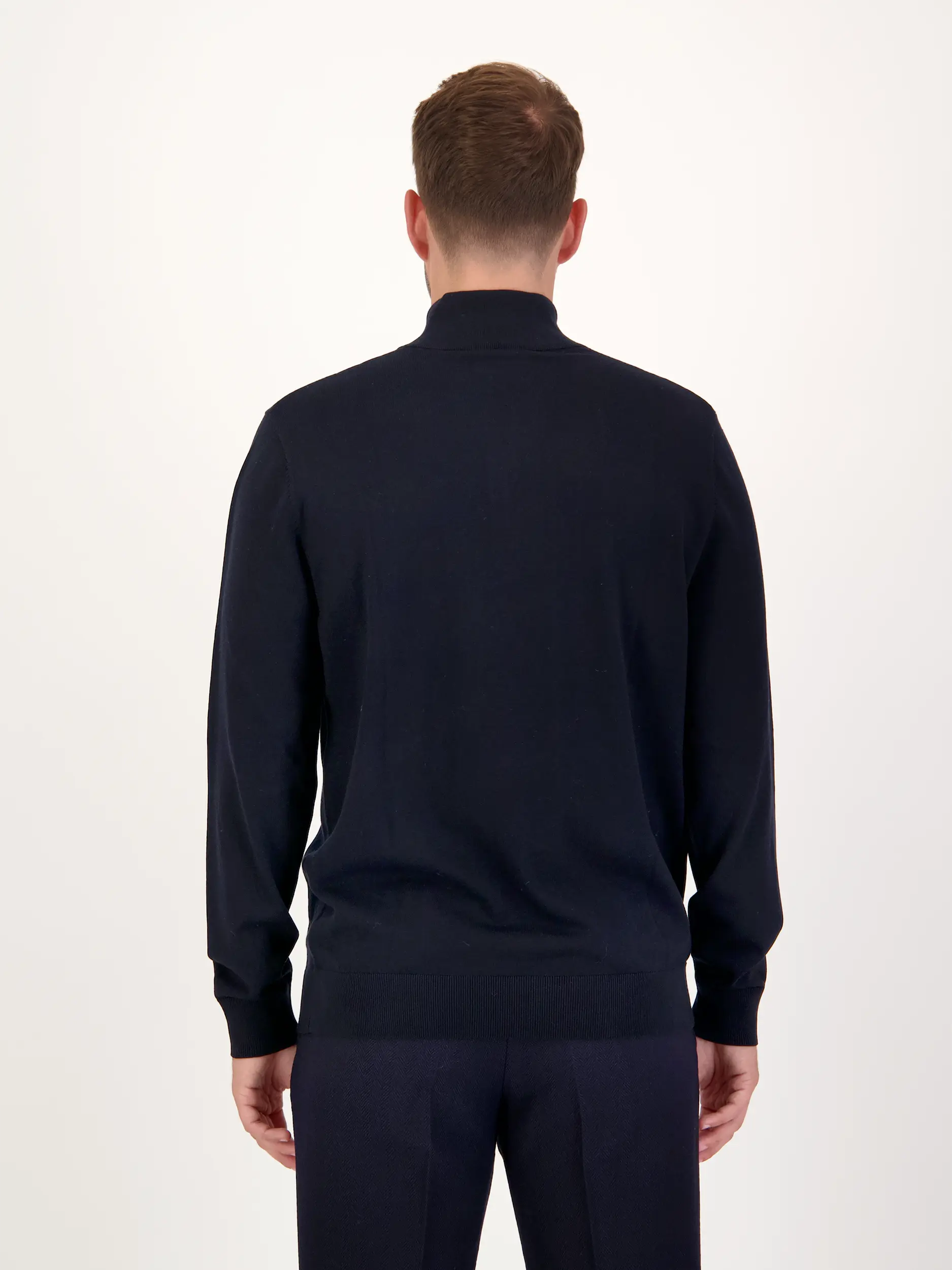 Pullover langarm - Artikel Rückseite getragen von einem Modell - Farbe: Blau
