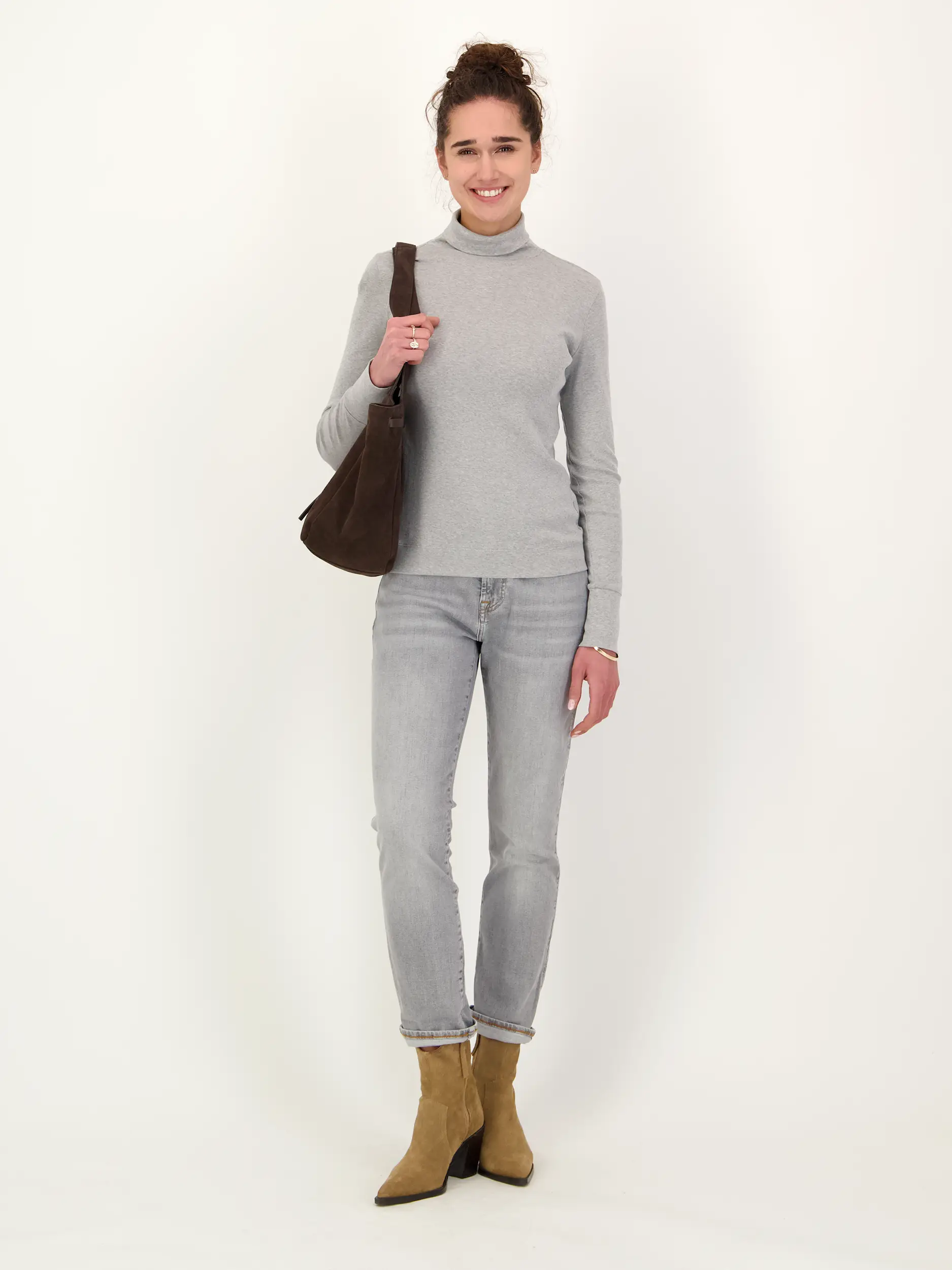 Rolli - Artikel Teil eines Outfits getragen von einem Modell - Farbe: Grau