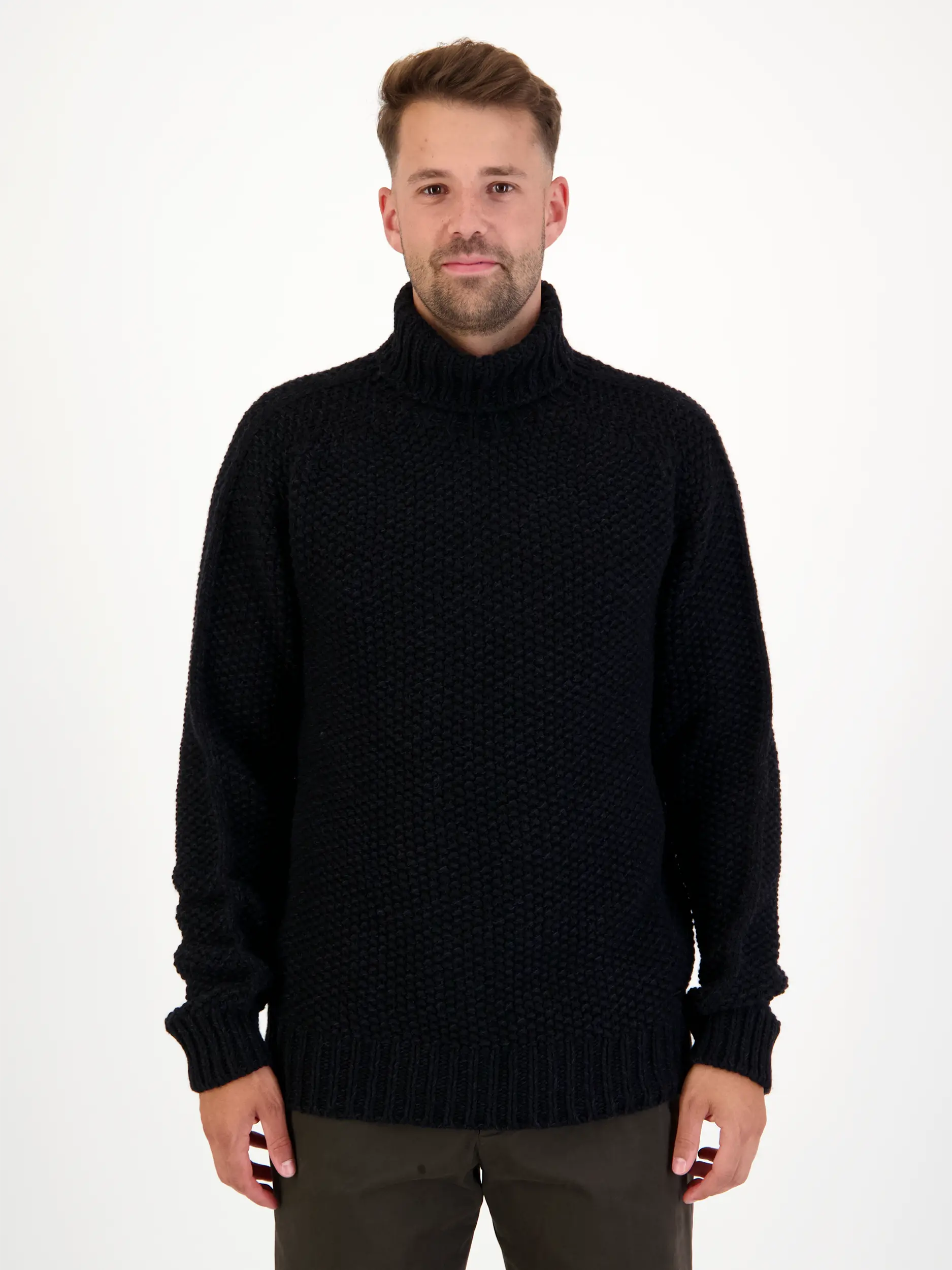 Rollkragenpullover 'Finar' aus Woll-Mix langarm - Artikel Vorderseite getragen von einem Modell - Farbe: Schwarz