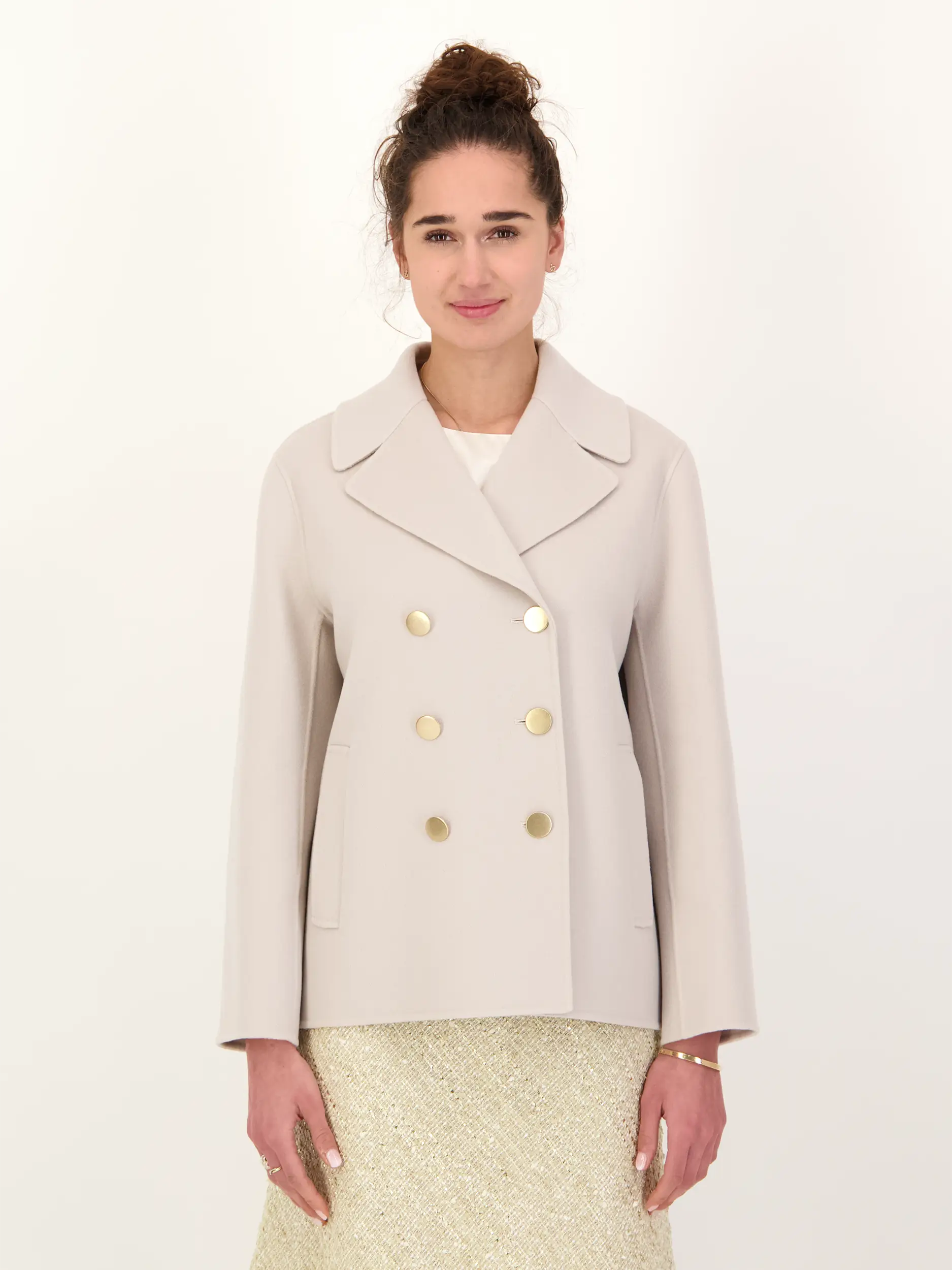 Wolljacke - Artikel Vorderseite getragen von einem Modell - Farbe: Beige