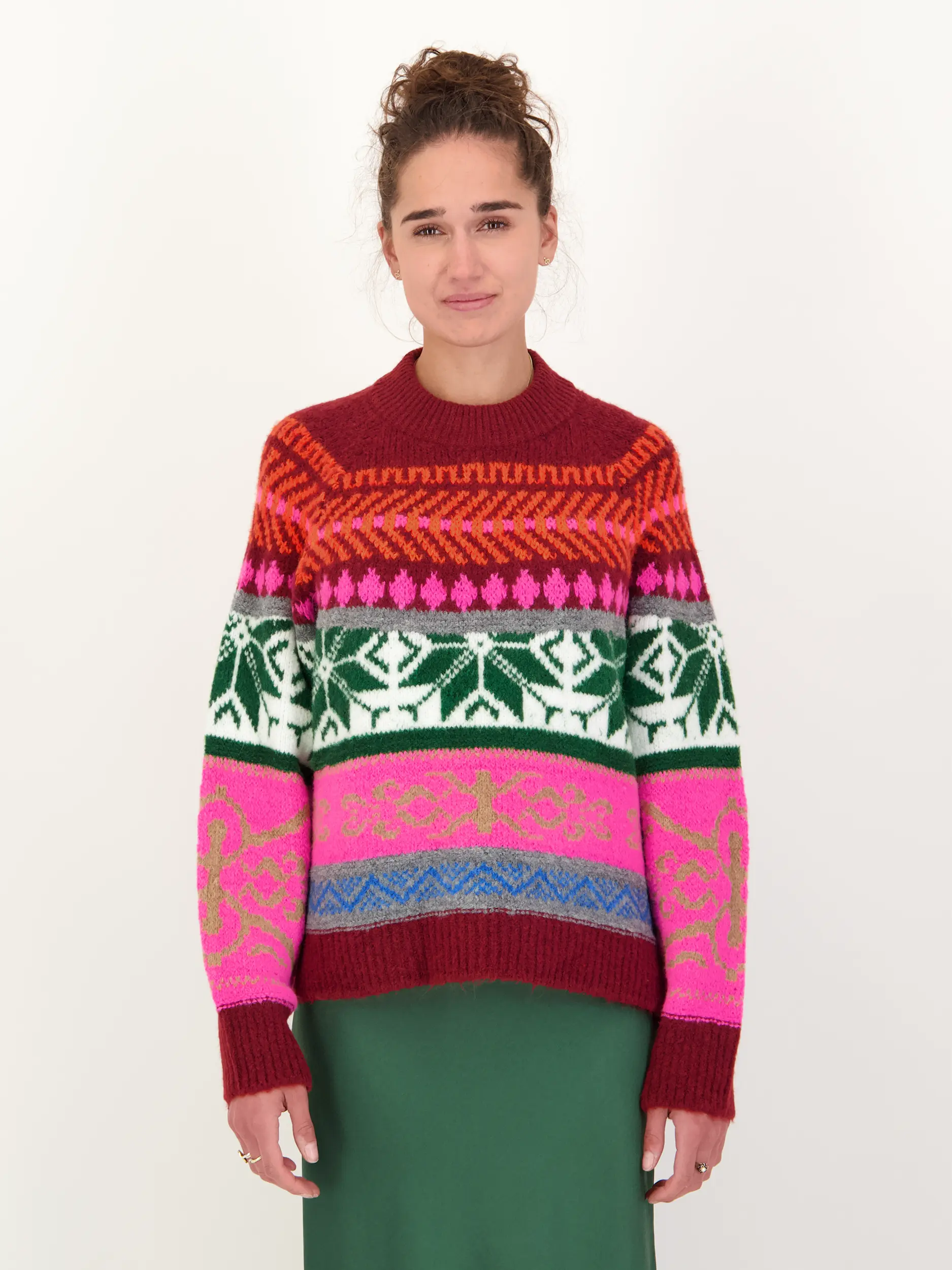 Gemusterter Pullover 'Irelando' langarm - Artikel Vorderseite getragen von einem Modell - Farbe: Rosa&Pink
