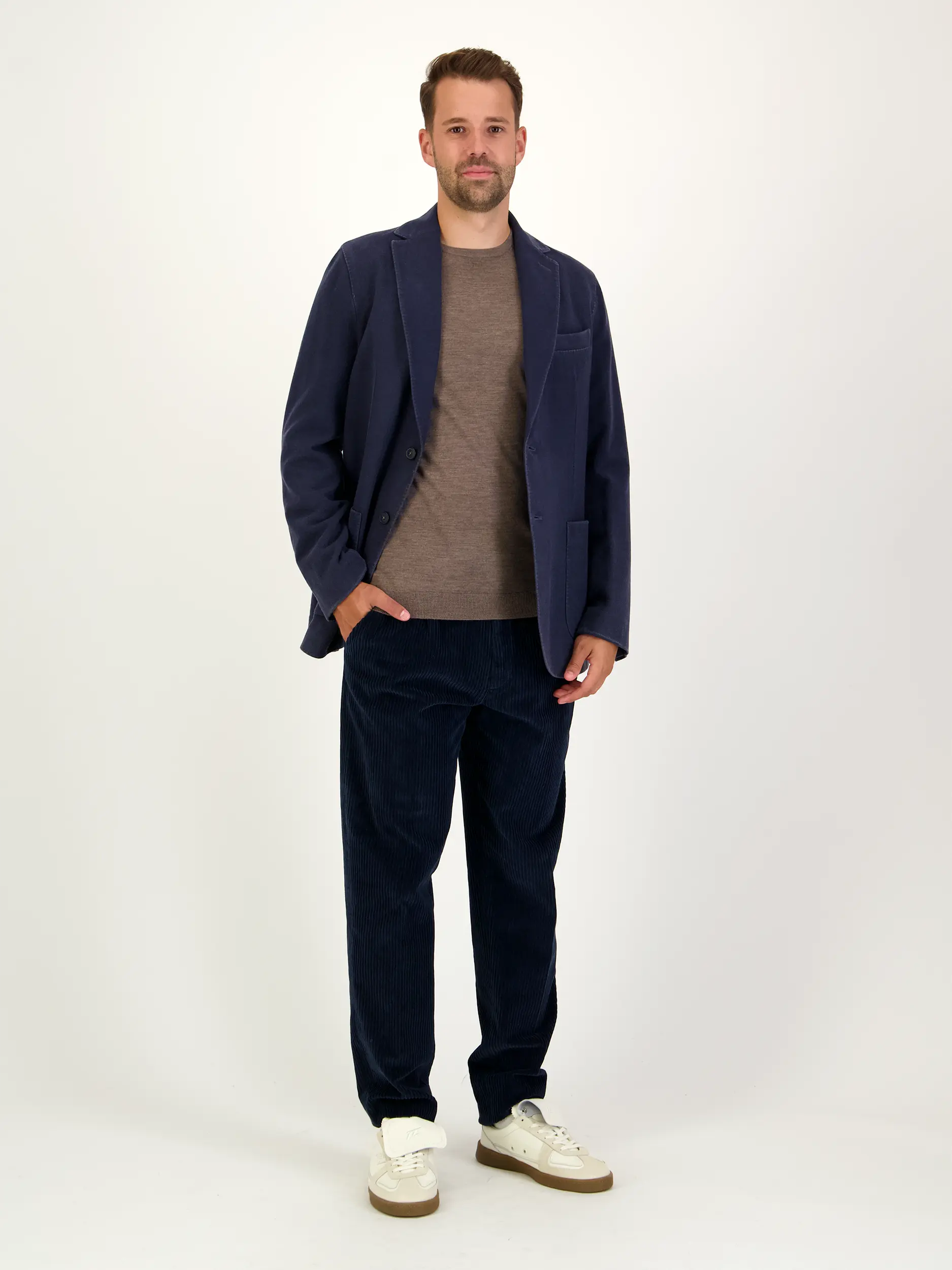 Sakko - Artikel Teil eines Outfits getragen von einem Modell - Farbe: Blau