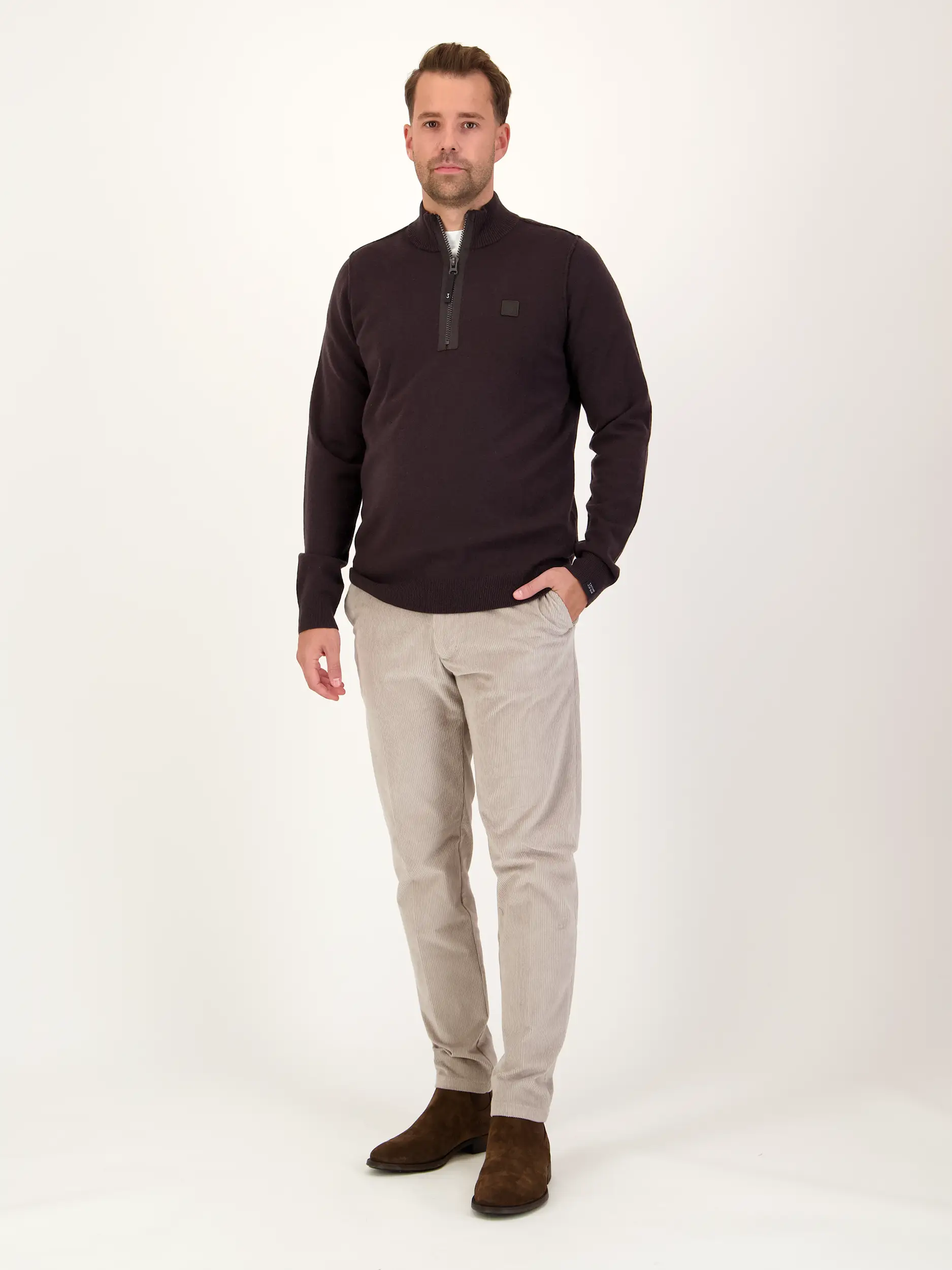 Pullover 'Clifden' aus Woll-Mix langarm - Artikel Teil eines Outfits getragen von einem Modell - Farbe: Braun